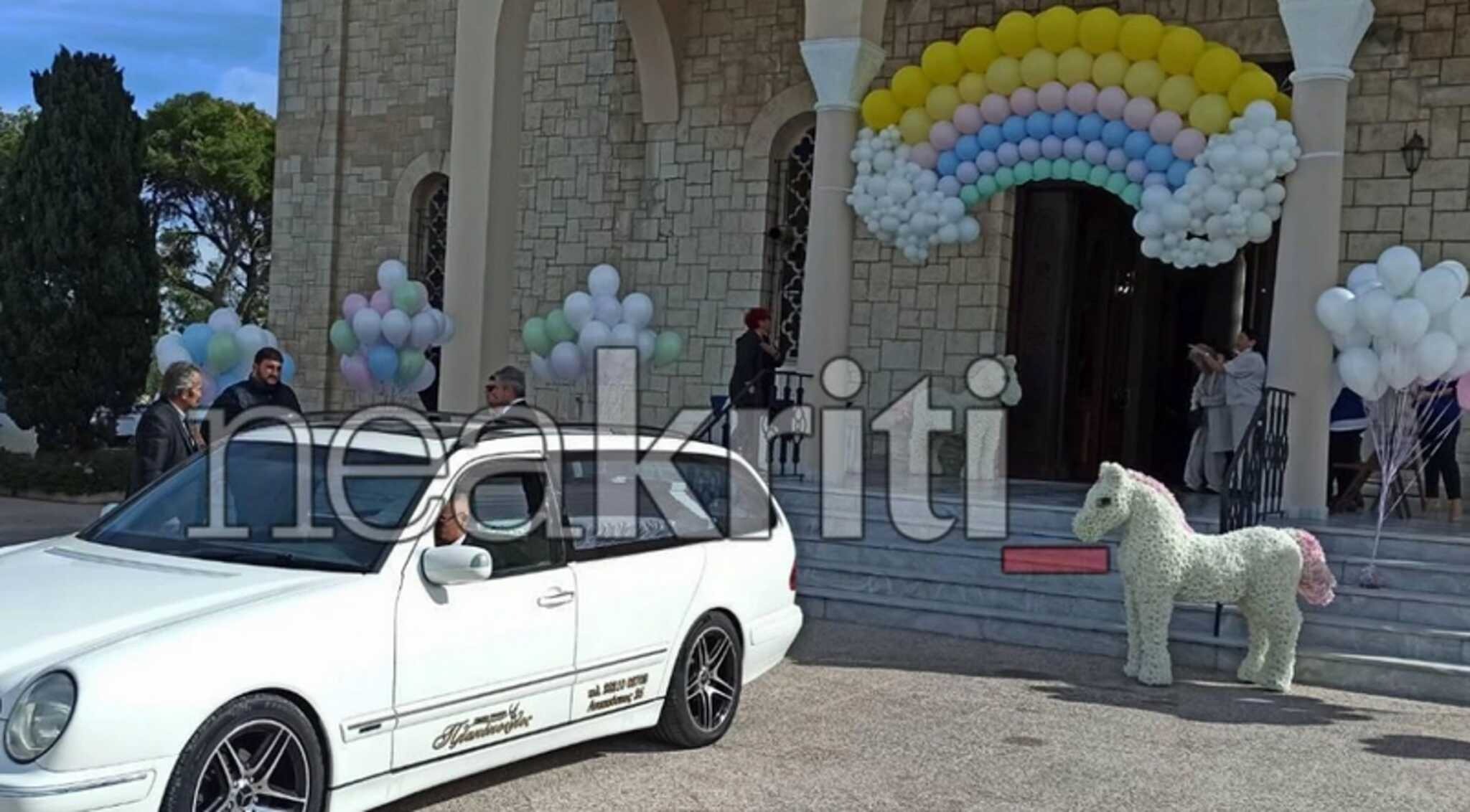 Ραφαέλα Πιτσικάλη: Ντυμένοι στα λευκά για την κηδεία της 21χρονης στα Χανιά