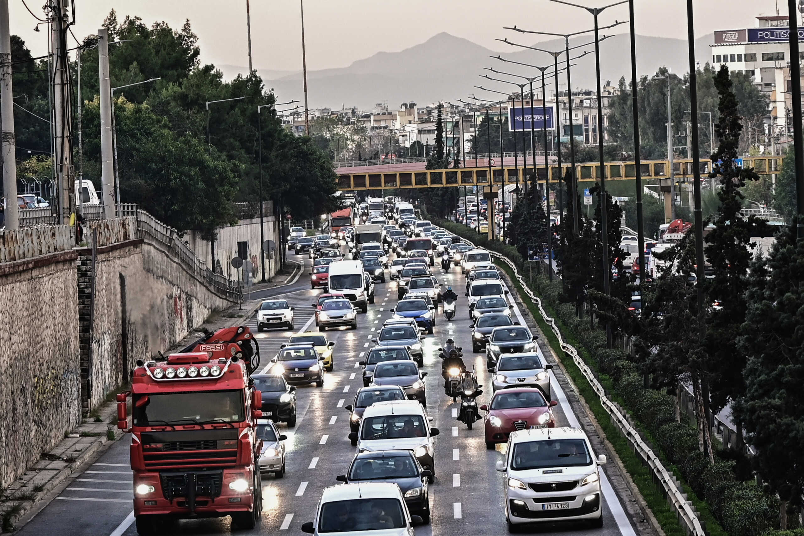 Στιγμιότυπο από την Εθνική Οδό Αθηνών - Λαμίας, στο ύψος της Μεταμόρφωσης, το πρωί της Παρασκευής 22 Δεκεμβρίου 2023. 
(ΜΙΧΑΛΗΣ ΚΑΡΑΓΙΑΝΝΗΣ