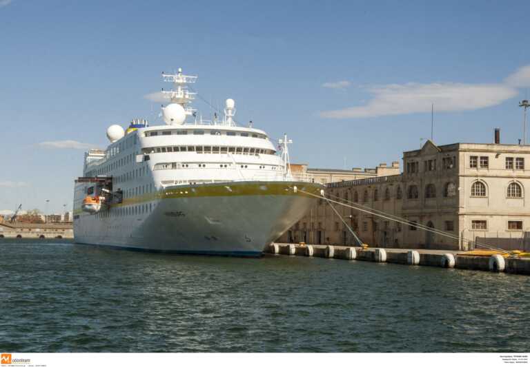 Ξενάγηση στο κρουαζιερόπλοιο που σήκωσε την αυλαία της κρουαζιέρας για το 2024 στη Θεσσαλονίκη