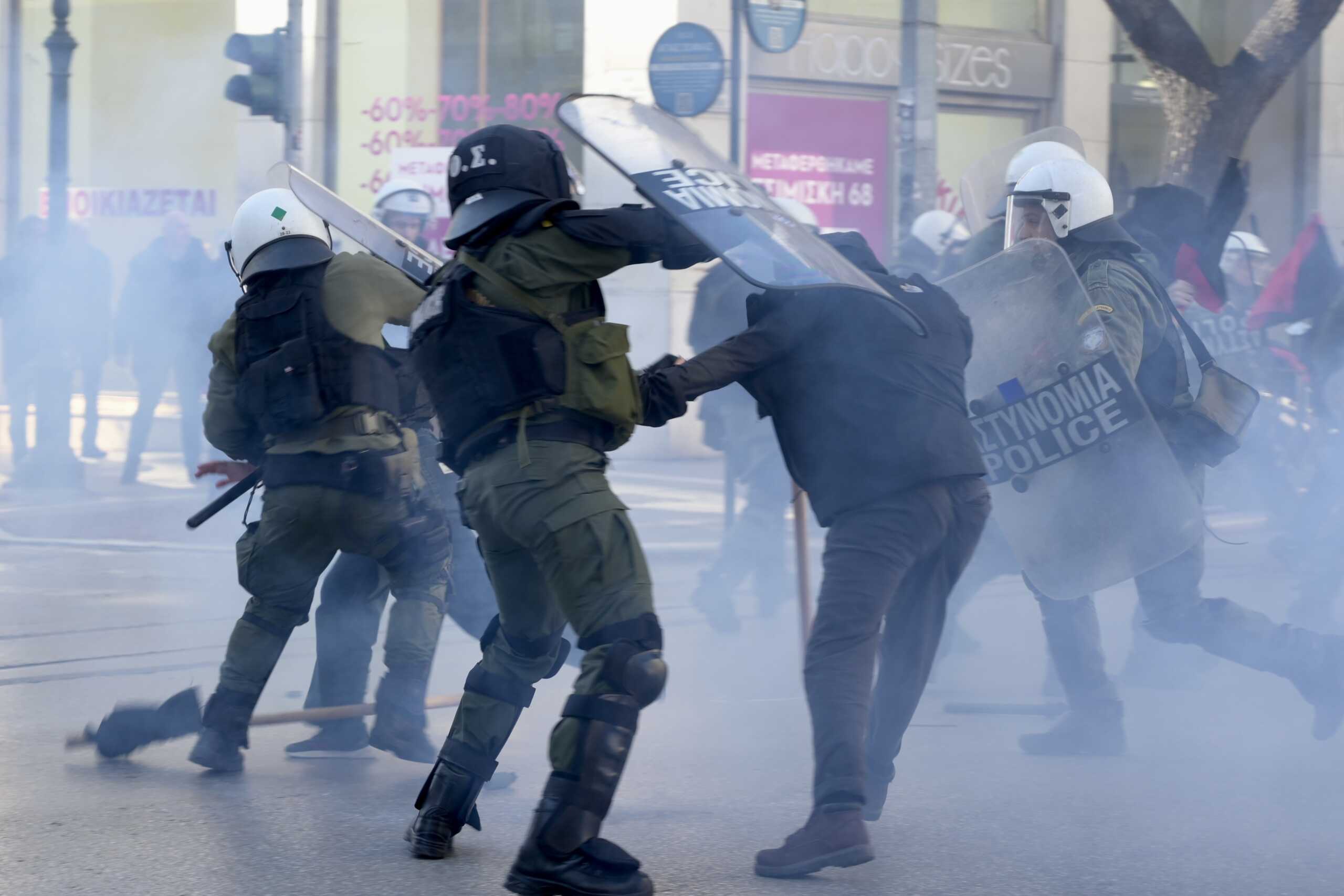 Πεδίο μάχης το ΑΠΘ – Επεισόδια με πέτρες και χημικά