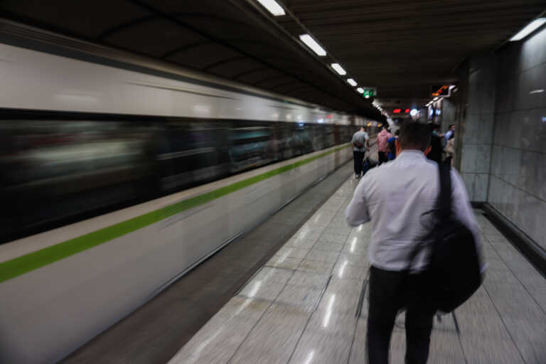 Μετρό – Προαστιακός: Σχέδια για νέους διρευματικούς συρμούς στη γραμμή Πειραιάς – Αεροδρόμιο για γρηγορότερες μεταφορές