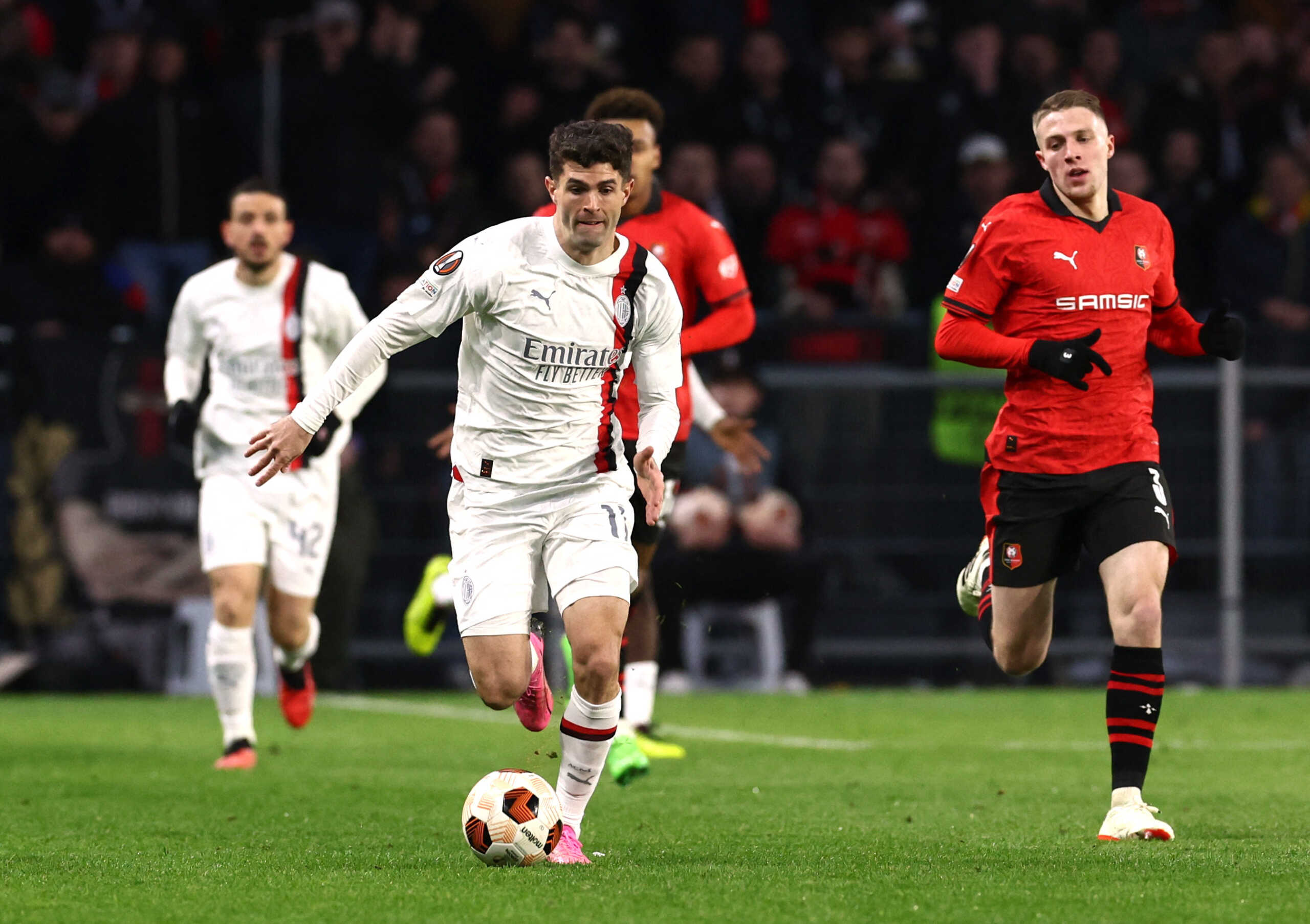 Soccer Football - Europa League - Play-Off - Second Leg -  Stade Rennes v AC Milan - Roazhon Park, Rennes, France - February 22, 2024 AC Milan's Christian Pulisic in action with Stade Rennes' Adrien Truffert REUTERS