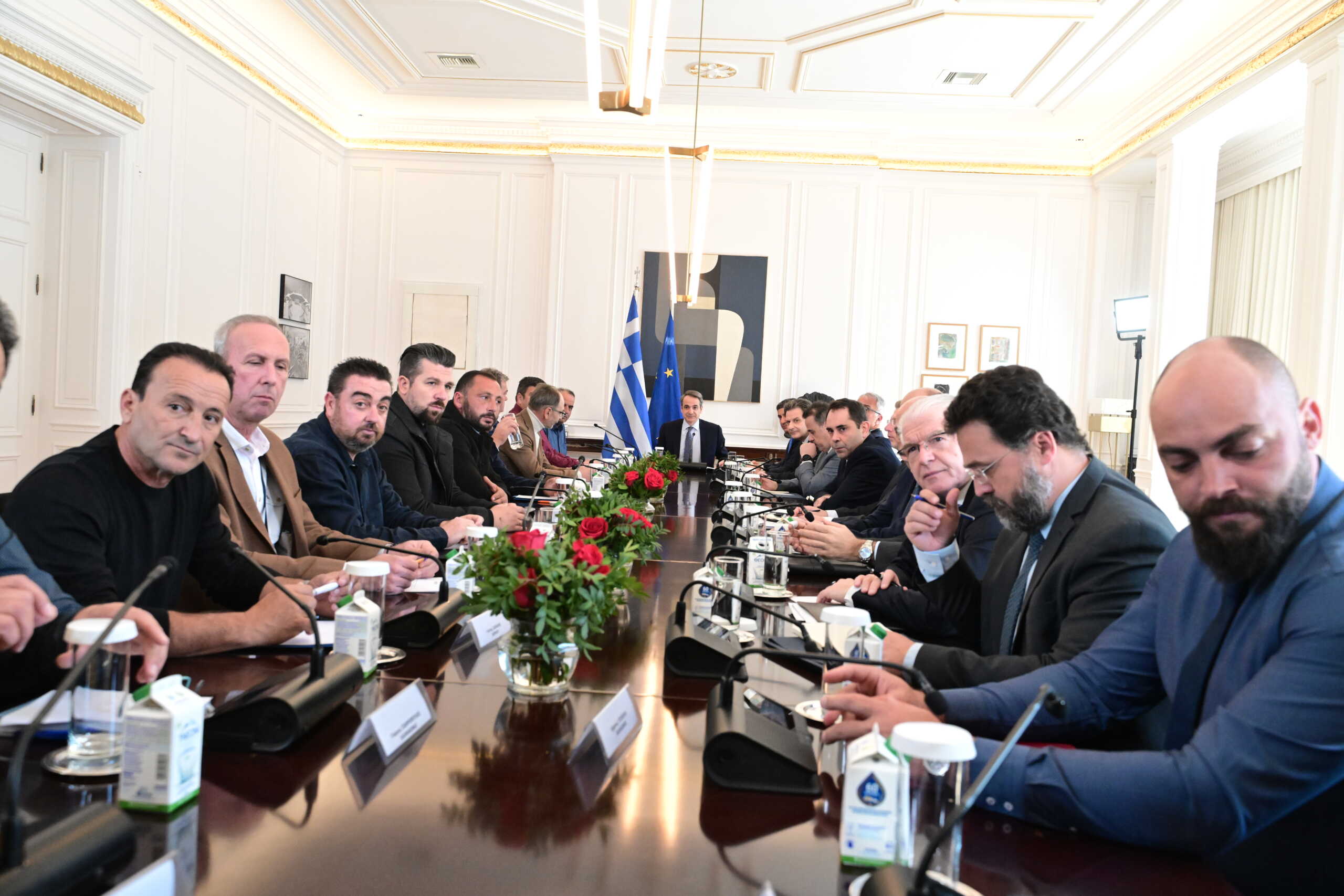 Συνάντηση του Πρωθυπουργού Κυριάκου Μητσοτάκη με δεκαπέντε (15) εκπροσώπους των αγροτικών μπλόκων στο Μέγαρο Μαξίμου, Τρίτη 13 Φεβρουαρίου 2024. Σύμφωνα με τις αποφάσεις του Ενιαίου Συντονιστικού των μπλόκων, στην συνάντηση συμμετείχαν οι, Σωκράτης Αλειφτήρας (Λάρισα), Διαμαντής Διαμαντόπουλος (Σέρρες), Κωνσταντίνος Καναβίδης (Έβρος), Σάββας Κεφαλάς (Λιβαδειά), Νίκος Κούτρας, Χρήστος Λυγδής (Φθιώτιδα), Ρίζος Μαρούδας (Λάρισα), Γιάννης Παναγής (Σέρρες), Χρήστος Πάντζιος (Αλμυρός), Ευάγγελος Παπαγιαννούλης (Κιλελέρ), Γιάννης Σδράλης (Τρίκαλα), Γιώργος Σιδηρόπουλος (Πέλλα), Κώστας Τζέλλας (Καρδίτσα), Χρήστος Τσιπέλης (Ορμύλια Χαλκιδικής) και Κώστας Χατζηπαραδείσης (Λαγκαδάς).  
(ΤΑΤΙΑΝΑ ΜΠΟΛΑΡΗ