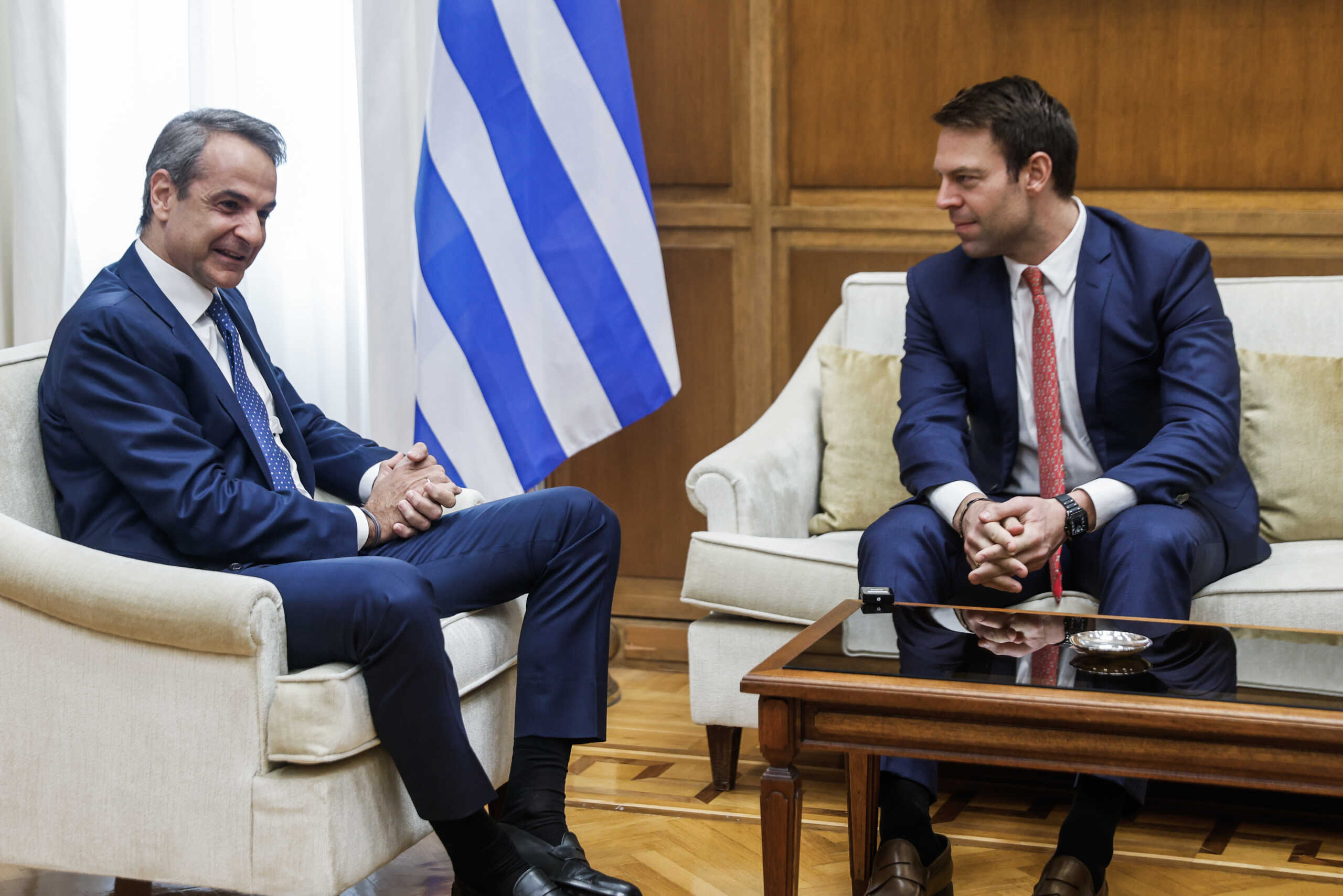 Συνάντηση του Πρωθυπουργού Κυριάκου Μητσοτάκη με τον πρόεδρο του ΣΥΡΙΖΑ - Προοδευτική Συμμαχία Στέφανο Κασσελάκη, Τετάρτη 1 Νοεμβρίου 2023. 
(ΓΙΩΡΓΟΣ ΚΟΝΤΑΡΙΝΗΣ