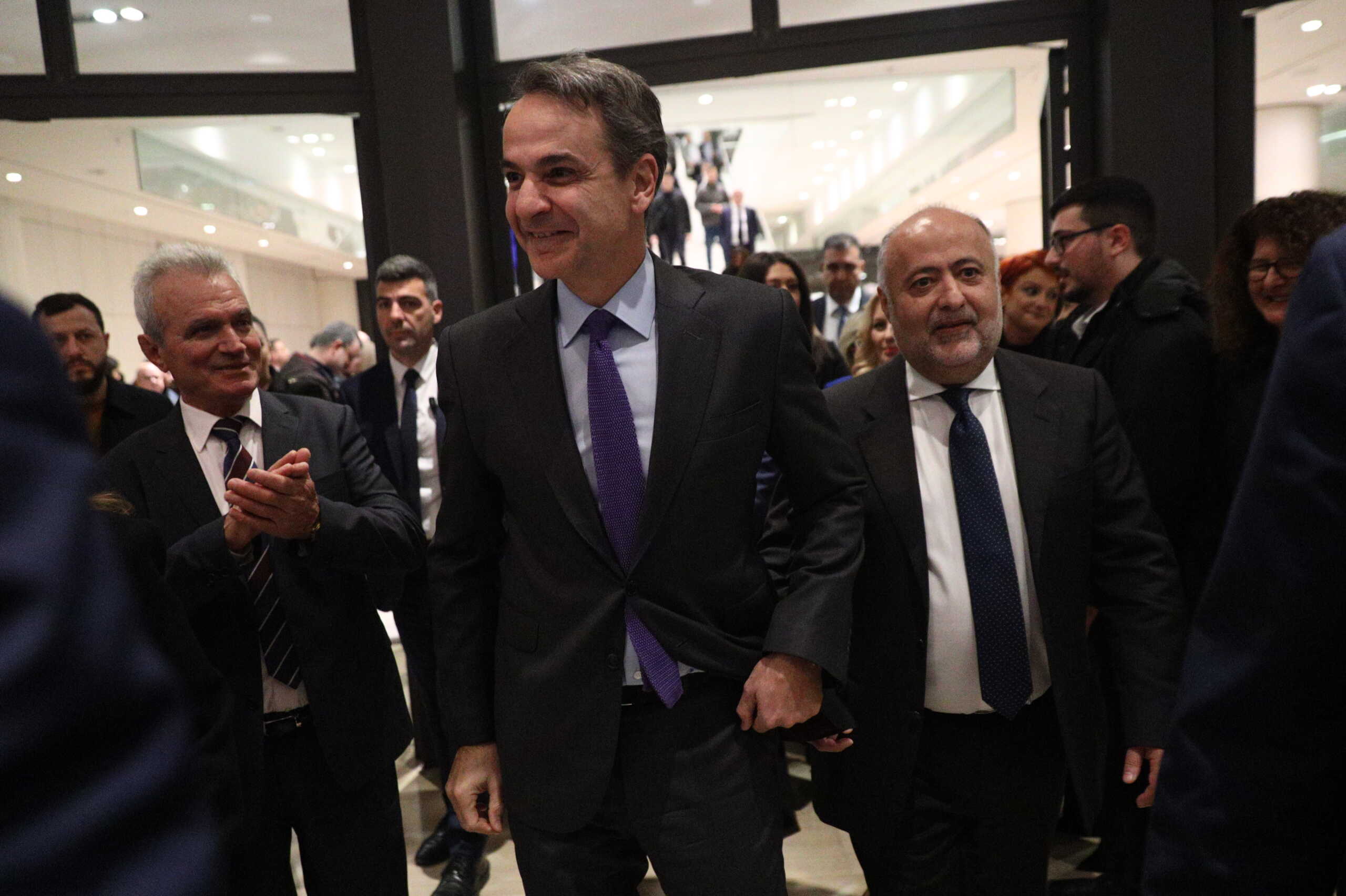 Ομιλία του πρωθυπουργού Κυριάκου Μητσοτάκη στην παρουσίαση του βιβλίου του Δημήτρη Τσιόδρα, "Ευρωπαϊκή Ενοποίηση, Οι περιπέτειες ενός οράματος", στο Μέγαρο Μουσικής Αθηνών, Δευτέρα 5 Φεβρουαρίου 2024. Μετά την ομιλία του Πρωθυπουργού ακολούθησε συζήτηση με τη συμμετοχή των πρώην Επιτρόπων της Ελλάδας στην ΕΕ, Δημήτρη Αβραμόπουλου, Μαρίας Δαμανάκη, Σταύρου Δήμα και Άννας Διαμαντοπούλου. Παρέμβαση θα πραγματοποίησε ο Πρόεδρος της Κοινοβουλευτικής Συνέλευσης του Συμβουλίου της Ευρώπης Θεόδωρος Ρουσόπουλος. Ο Δημήτρης Τσιόδρας, διευθυντής του Γραφείου Τύπου του πρωθυπουργού, με σπουδές στις πολιτικές επιστήμες και στις διεθνείς σχέσεις, έχει πίσω του μια μακρά διαδρομή στη δημοσιογραφία με θητεία δεκαετιών στο πολιτικό ρεπορτάζ των εφημερίδων, του ραδιοφώνου και της τηλεόρασης.
(ΓΙΑΝΝΗΣ ΠΑΝΑΓΟΠΟΥΛΟΣ