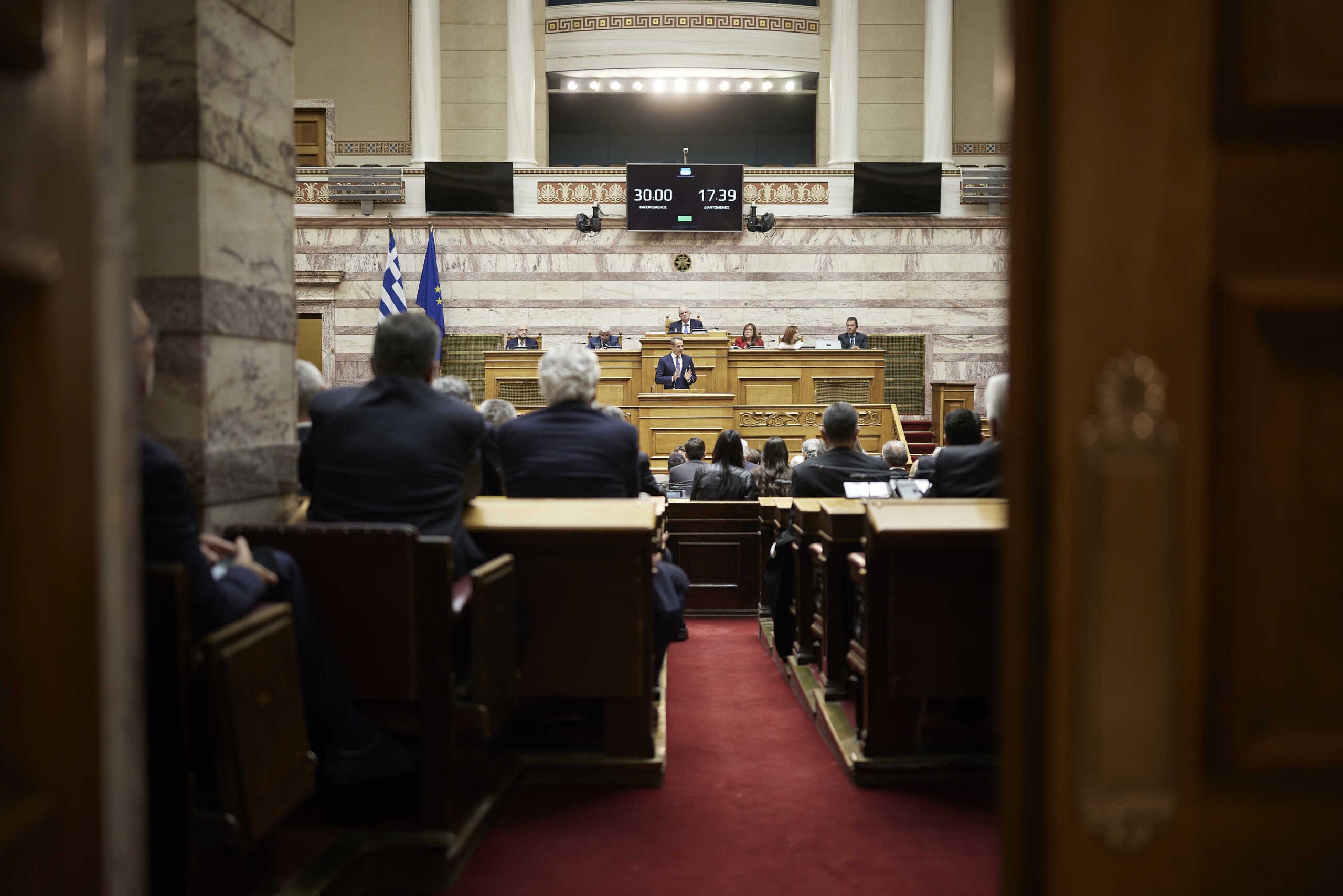 Κατατέθηκε στη Βουλή το νομοσχέδιο για τα ομόφυλα ζευγάρια
