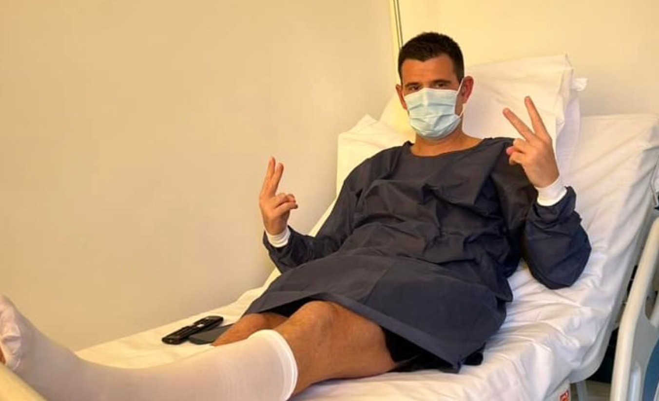 Ο Μιχάλης Μουρούτσος έσπασε το σαγόνι του σε αγώνα ποδοσφαίρου: Τώρα είμαι με λάμα και βίδες