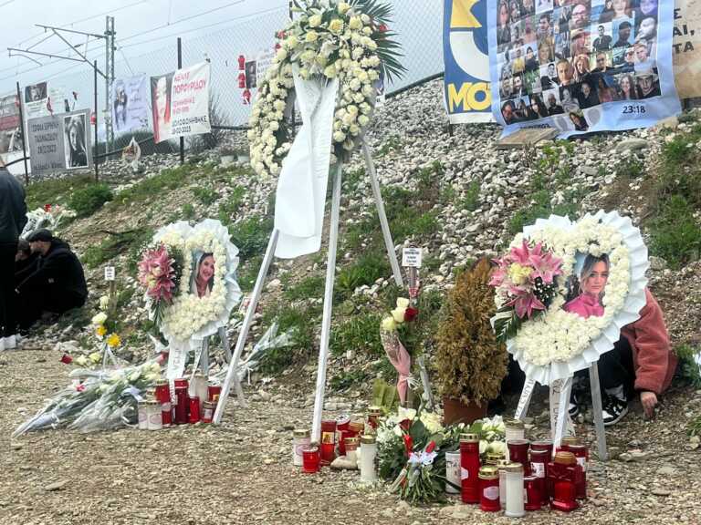 Πόνος, οργή και σπαραγμός στο μνημόσυνο για τα θύματα της εθνικής τραγωδίας στα Τέμπη - «Αθάνατοι!» φώναζαν οι συγγενείς