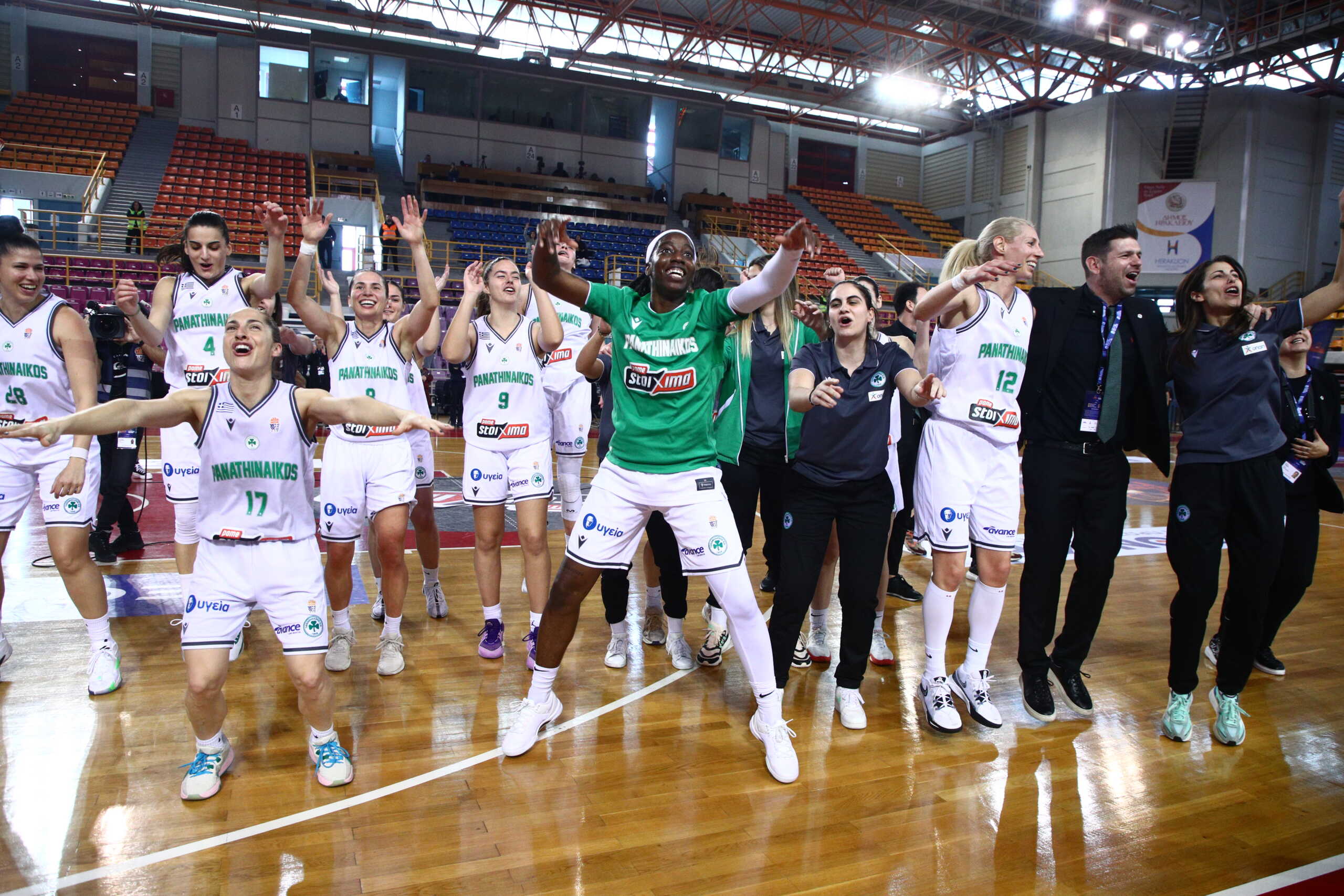 Παναθηναϊκός – Εσπερίδες 87-62: Kατέκτησαν το Κύπελλο γυναικών στο μπάσκετ οι «πράσινες»