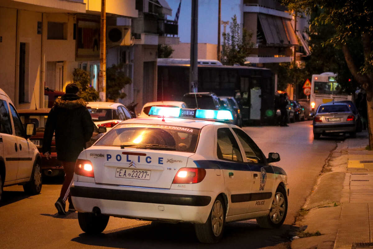 Θεσσαλονίκη: «Μπούκαραν» με όπλο και κουκούλες και λήστεψαν κατάστημα ψιλικών στον Εύοσμο