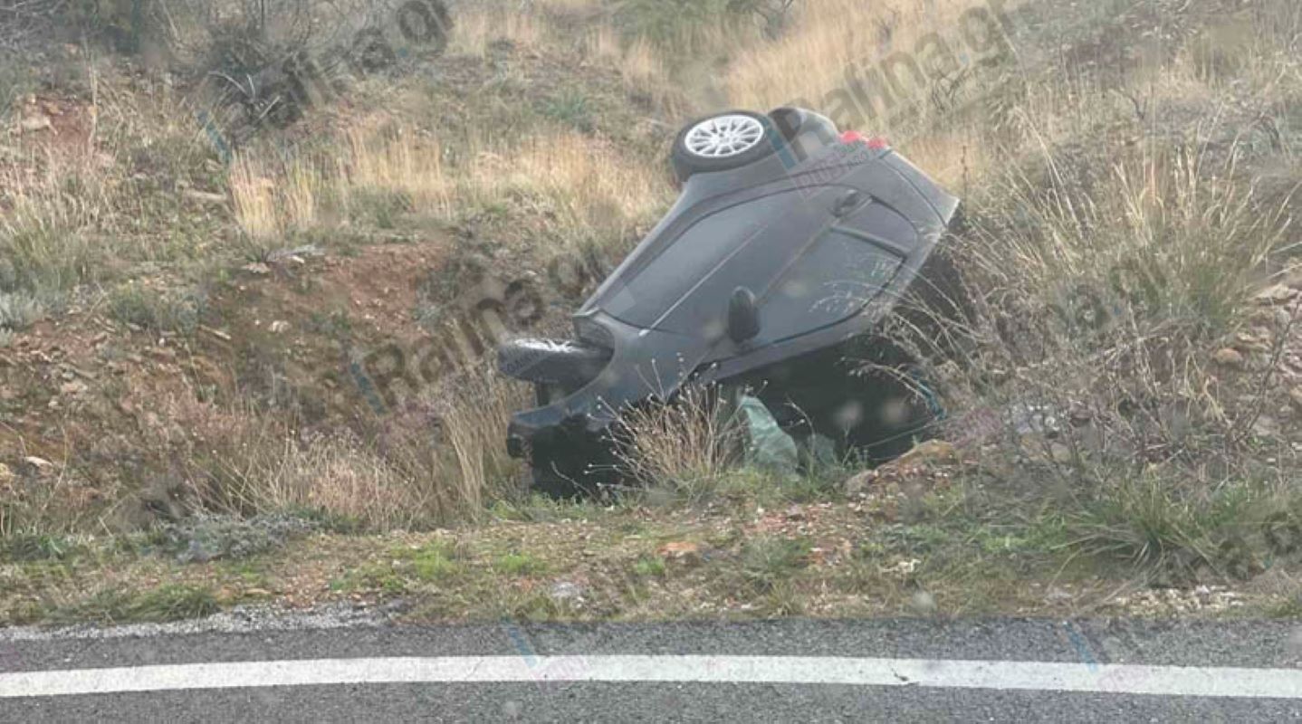 Σοβαρό τροχαίο στο Πικέρμι: Αυτοκίνητο βγήκε εκτός δρόμου και αναποδογύρισε