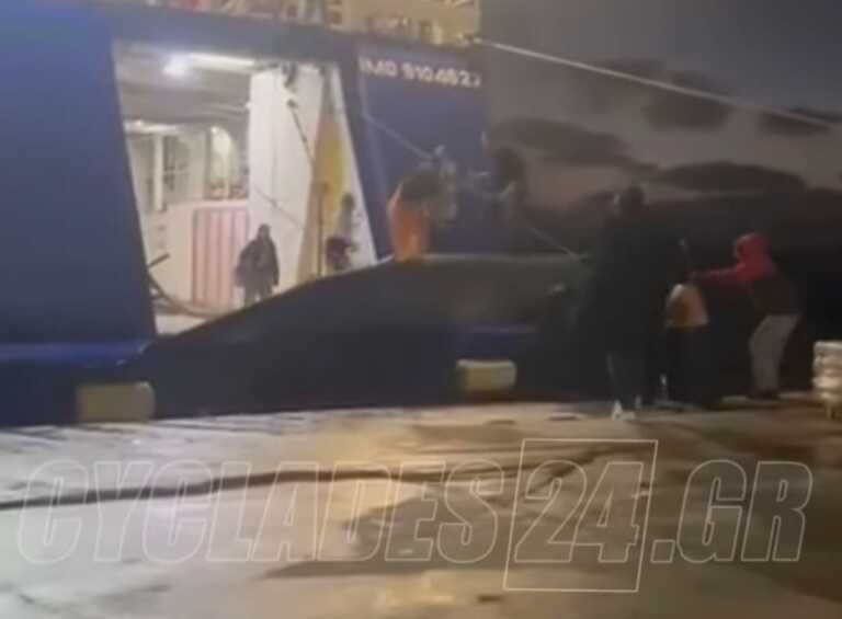 Βίντεο με τη ριψοκίνδυνη «μάχη» επιβατών για να μπουν και να βγουν από πλοίο στην Ανάφη