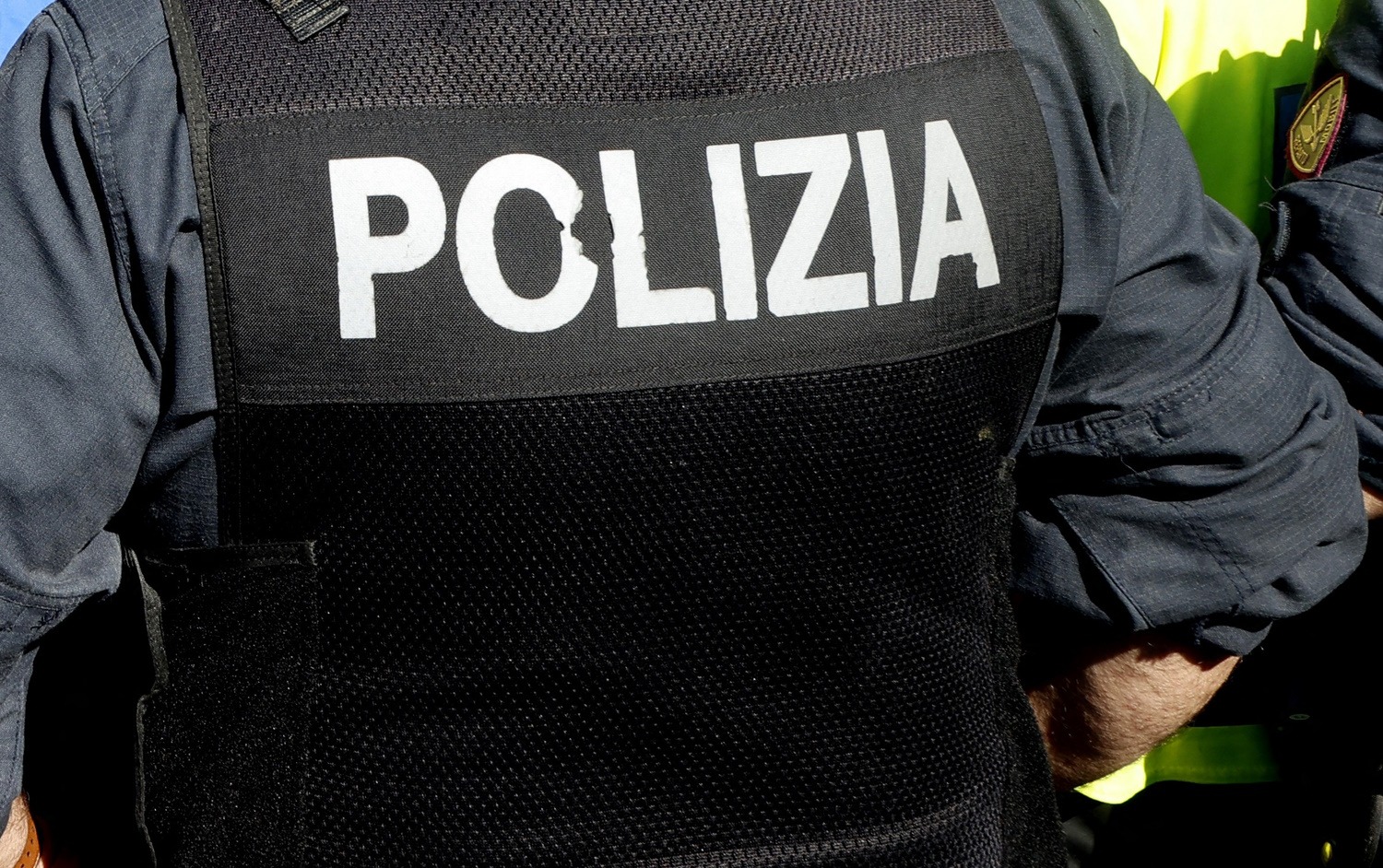 Ιταλία: Βίασαν ομαδικά 13χρονη σε τουαλέτα μπροστά στο φίλο της