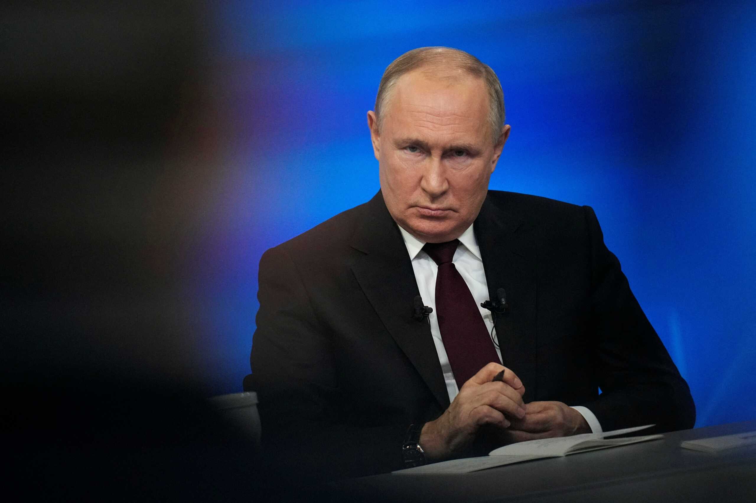 Ο Βλαντιμίρ Πούτιν σπάει τη σιωπή του και μιλά στον «αμφιλεγόμενο» δημοσιογράφο Τάκερ Κάρλσον