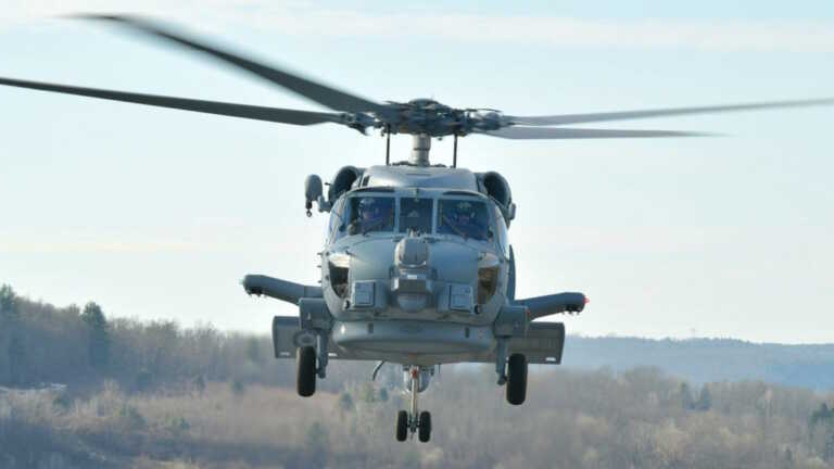 Προσγειώνονται τα πρώτα καινούργια ανθυποβρυχιακά ελικόπτερα MH-60 Romeo του Πολεμικού Ναυτικού