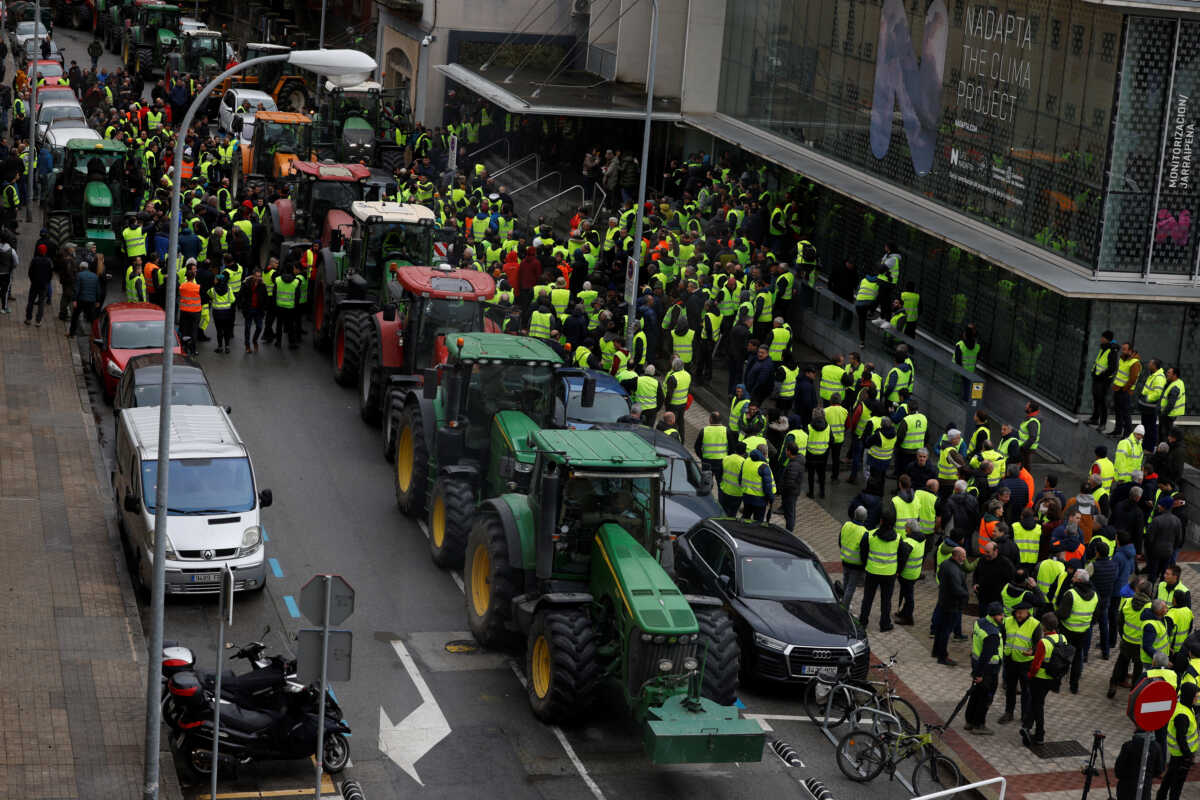 Farmers demonstrate outside a regional government building, during a protest over price pressures, taxes and green regulation, grievances shared by farmers across Europe, in Pamplona, Spain, February 9, 2024. REUTERS