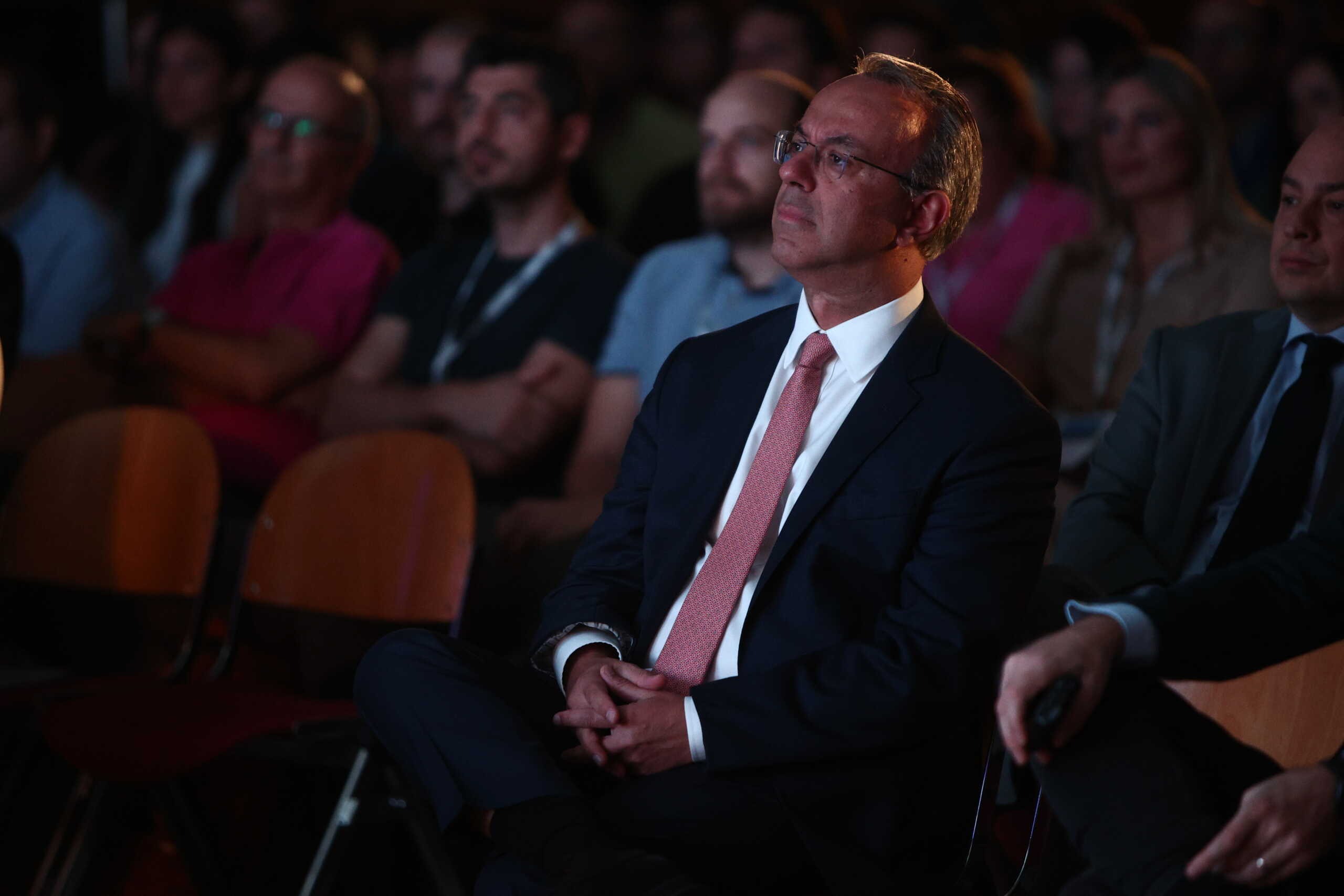 Σταϊκούρας για τα Τέμπη: Οδύνη για το χαμό τόσων συνανθρώπων μας – Οι 2 δεσμεύσεις προς τους συγγενείς
