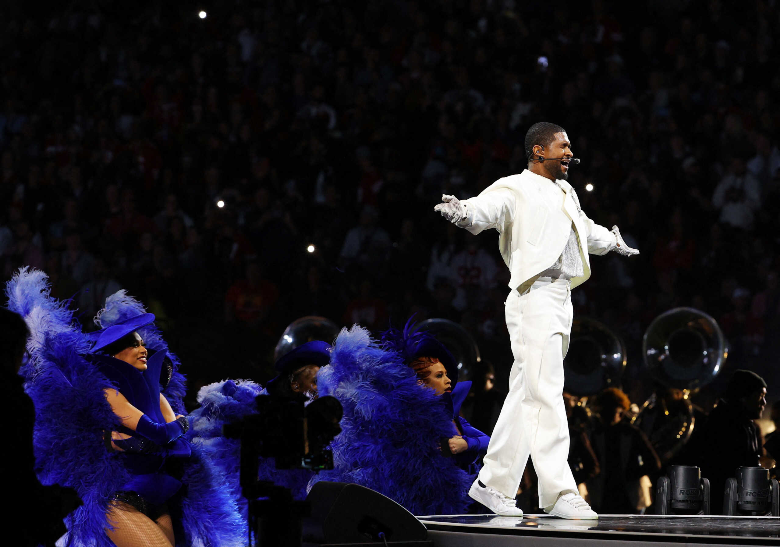 Super Bowl 2024: Το παθιασμένο φιλί της Τέιλορ Σουίφτ και η μοναδική εμφάνιση του Usher