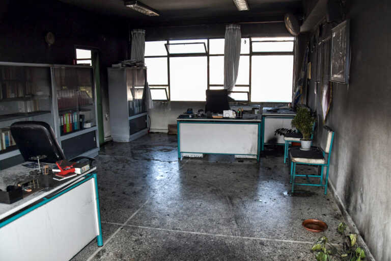 Έβαλαν φωτιά και προσπάθησαν να κάψουν ένα ολόκληρο σχολείο στον Βόλο - Οι ζημιές που άφησαν πίσω