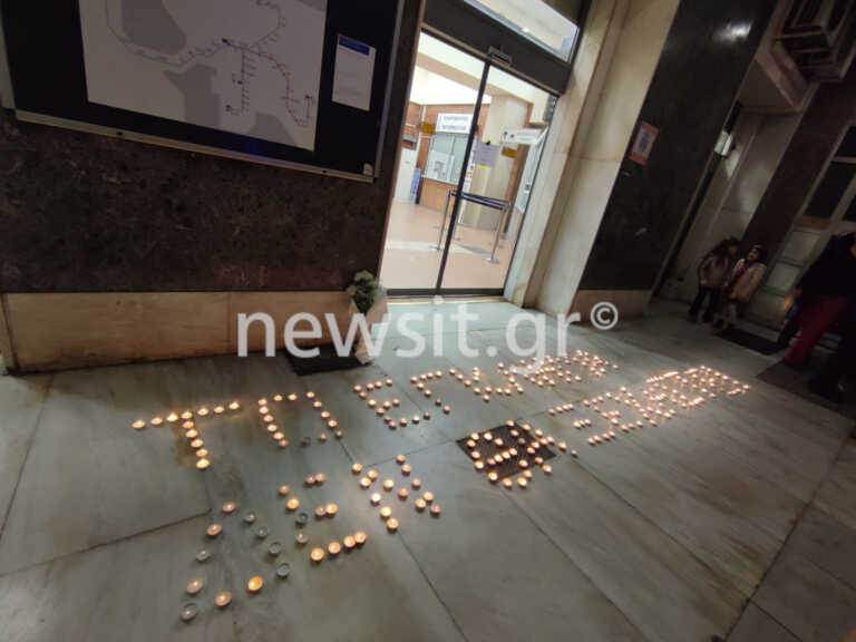 Συγκέντρωση στον σταθμό Λαρίσης για τα Τέμπη - Κεριά με τη φράση «το έγκλημα δεν θα ξεχαστεί» και 57 φαναράκια