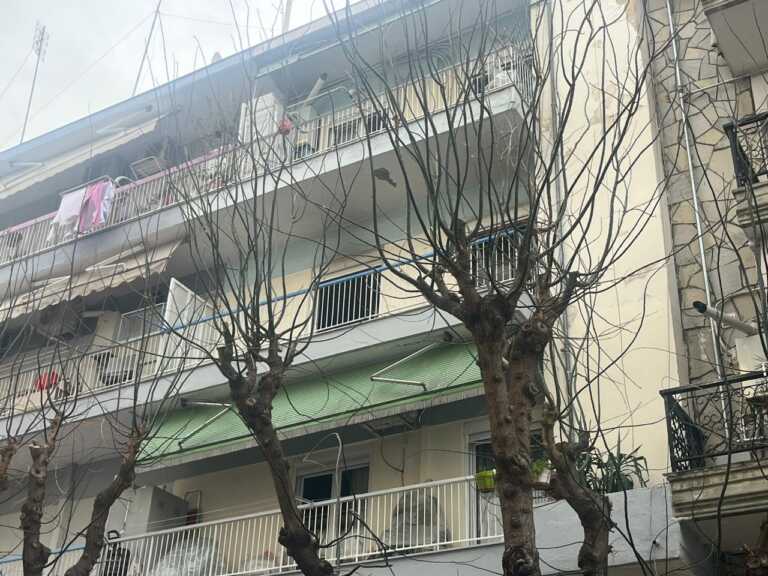Νεκρός από φωτιά σε διαμέρισμα της Θεσσαλονίκης - Δεν μπορούσαν να ανοίξουν την θωρακισμένη πόρτα