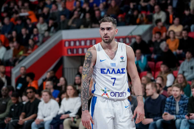 «Βασιλιάς» Τολιόπουλος! Η φοβερή εμφάνιση και η υπόκλιση της FIBA μετά το καθοριστικό καλάθι στο Ολλανδία - Ελλάδα
