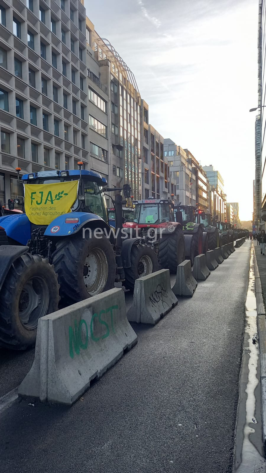 Σύνοδος Κορυφής: Οι αγρότες «γέμισαν» τις Βρυξέλλες με 1.000 τρακτέρ – Πετροπόλεμος και επεισόδια
