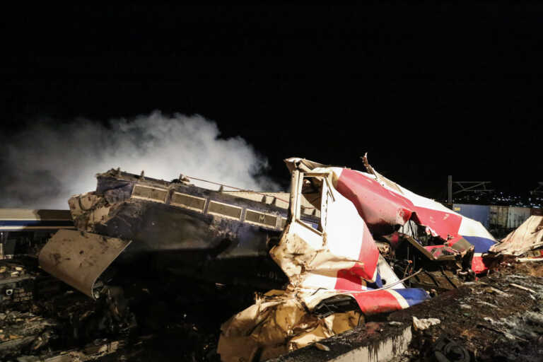«Πάρε με όταν φτάσεις»: Ένας χρόνος από την εθνική τραγωδία με 57 νεκρούς στα Τέμπη