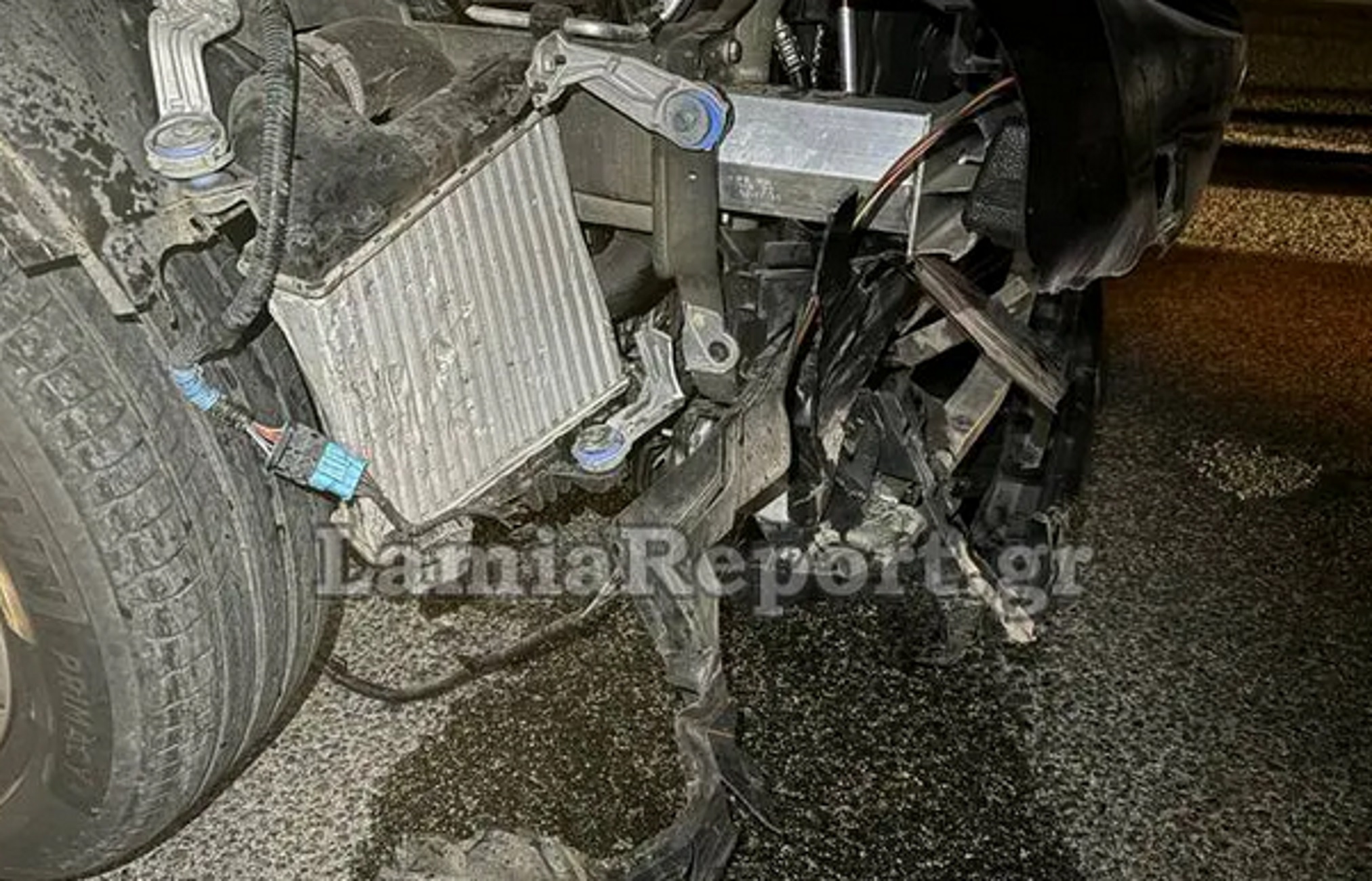 Διαλύθηκε αυτοκίνητο σε τροχαίο με αγριογούρουνα στην εθνική οδό Λαμίας – Καρπενησίου