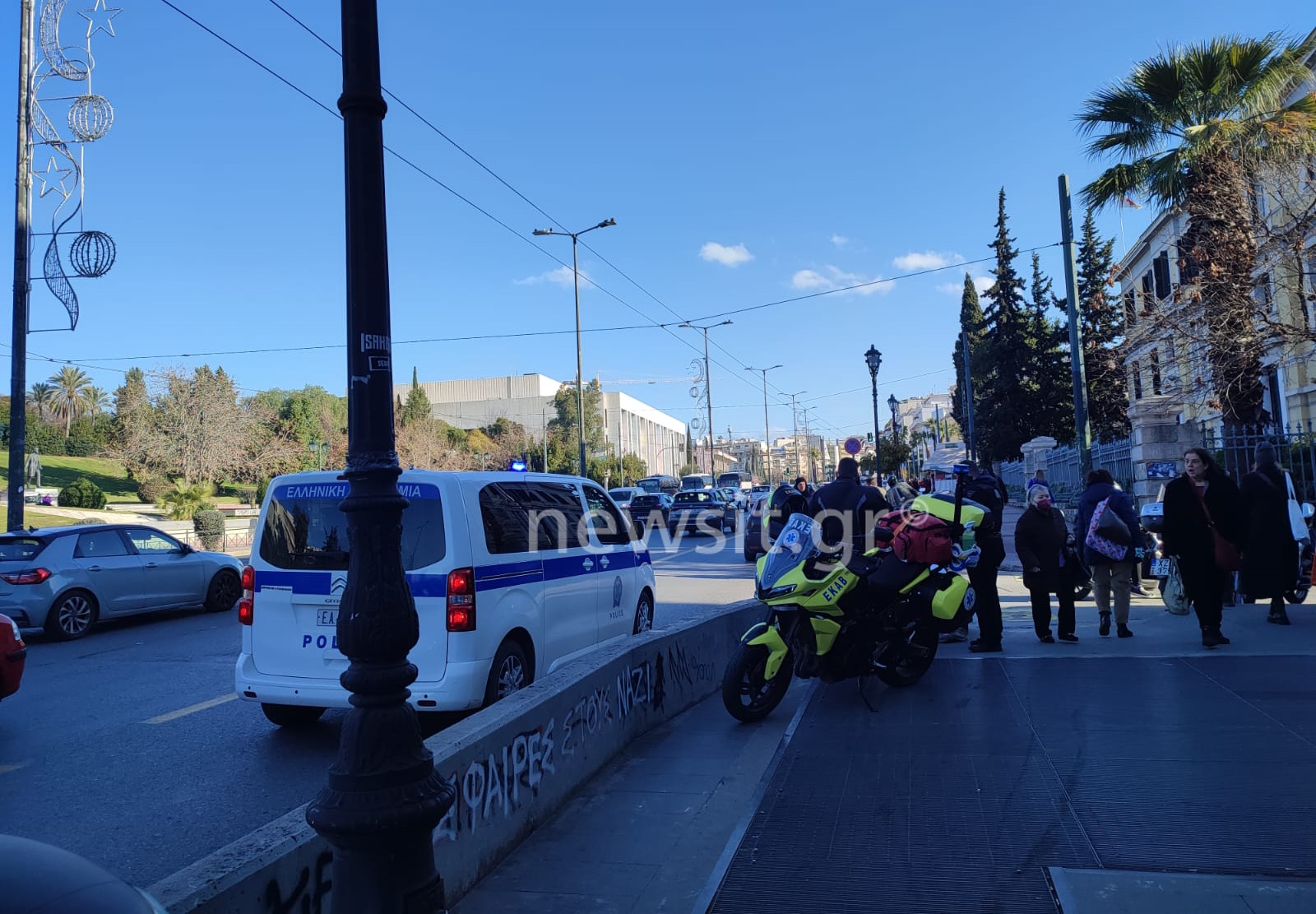 Tροχαίο στη Βασιλίσσης Σοφίας – Μηχανή παρέσυρε πεζή