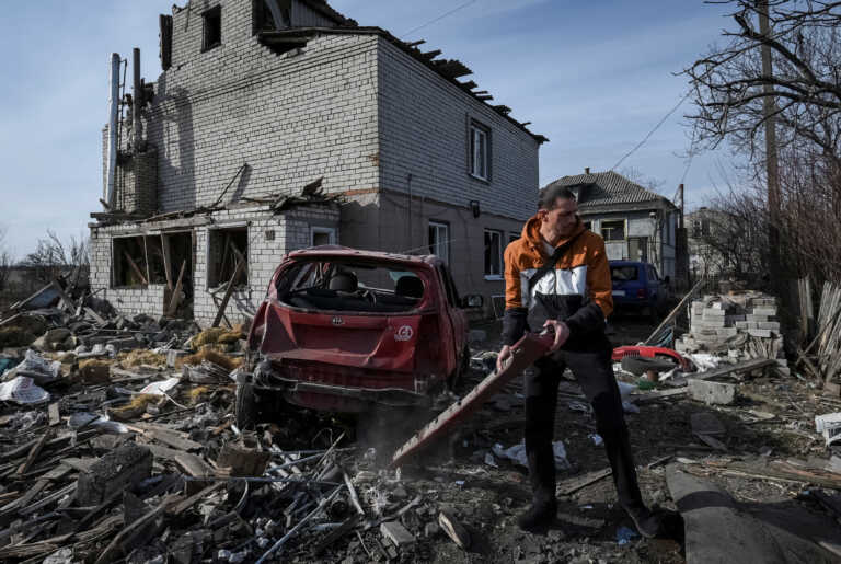 Βομβαρδισμό σχολείου και νοσοκομείου στην Σούμι αναφέρει ο Ζελένσκι - «Υπάρχουν νεκροί»