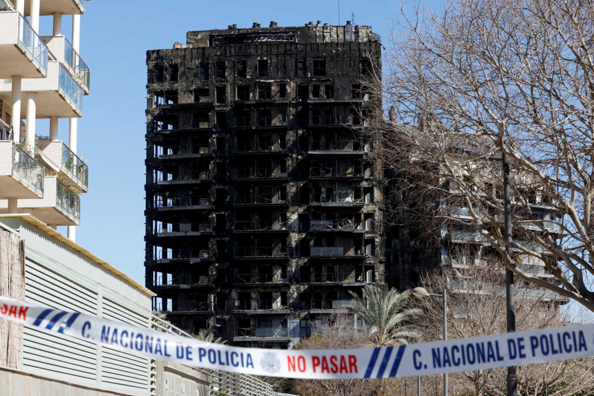 Αυξάνονται οι νεκροί από τη φωτιά σε 14ωροφο κτίριο στη Βαλένθια