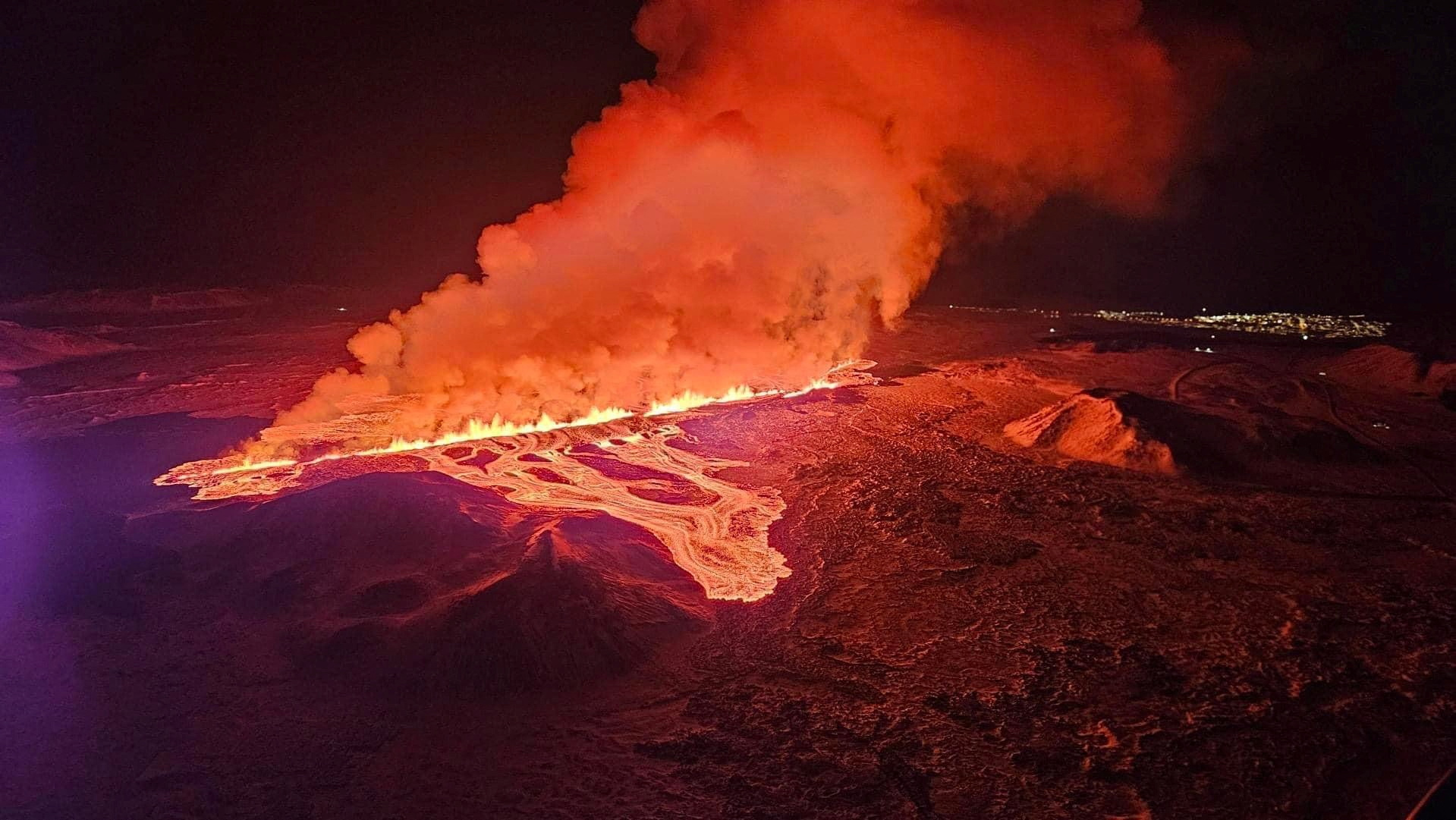 Ισλανδία: Εξερράγη για δεύτερη φορά το ηφαίστειο στο Ρεϊκιάνες - ΦΩΤΟ - ΒΙΝΤΕΟ