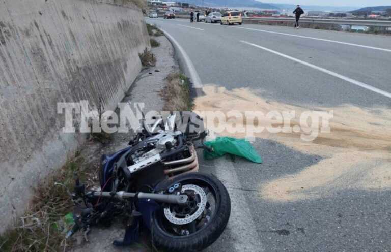 Τραγωδία στον Βόλο – Μοτοσικλετιστής εκσφενδονίστηκε στις μπάρες του δρόμου και σκοτώθηκε