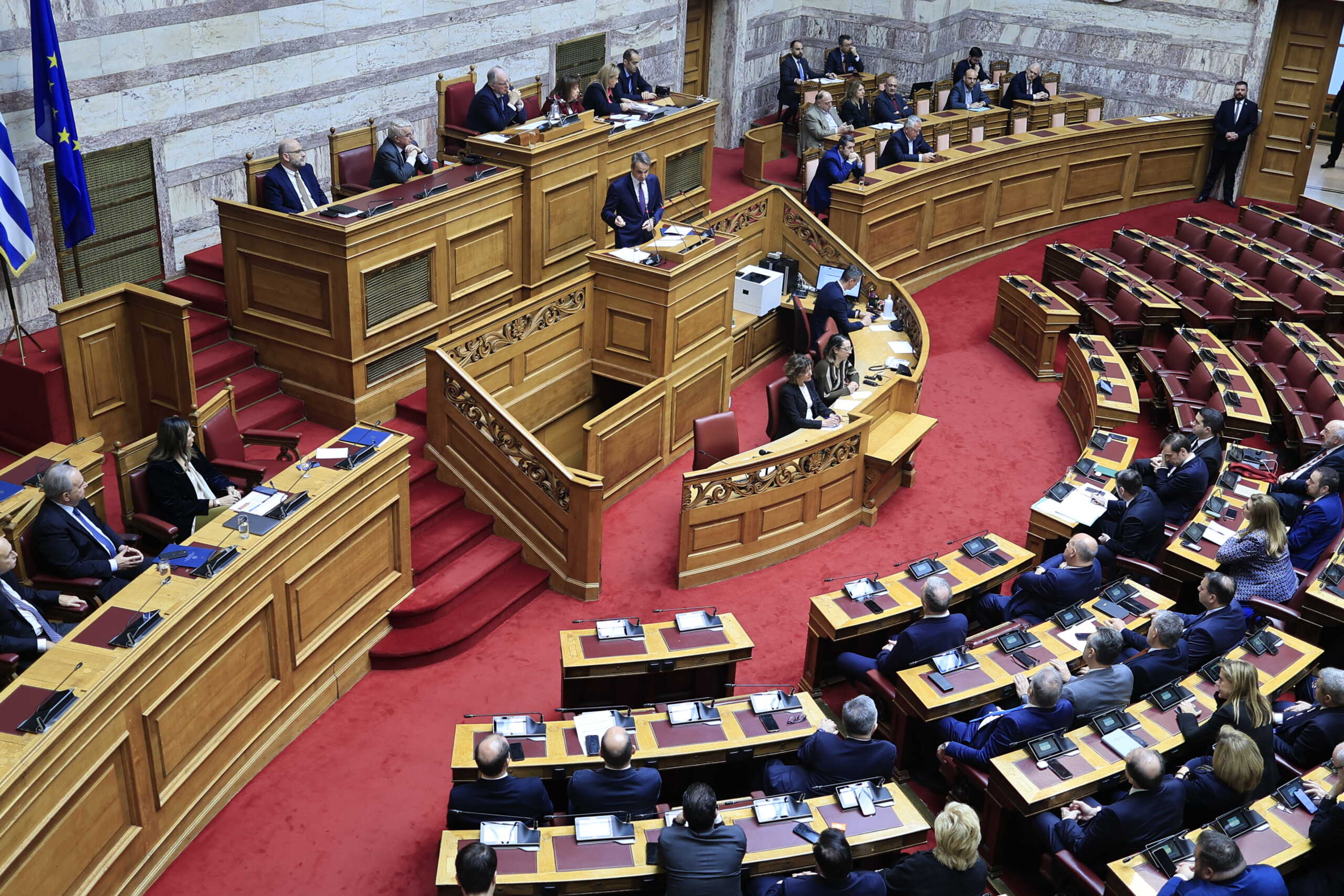 Απάντηση του Πρωθυπουργού Κυριάκου Μητσοτάκη σε επίκαιρη ερώτηση του Προέδρου της Κοινοβουλευτικής Ομάδας του ΠΑΣΟΚ - Κίνημα Αλλαγής και Βουλευτή Α' Θεσσαλονίκης Νίκου Ανδρουλάκη προς τον Πρωθυπουργό, με θέμα "Πώς σκοπεύει η Κυβέρνηση να αντιμετωπίσει τη διαρκώς εντεινόμενη στεγαστική κρίση;", Παρασκευή 9 Φεβρουαρίου 2024. 
(ΓΙΩΡΓΟΣ ΚΟΝΤΑΡΙΝΗΣ