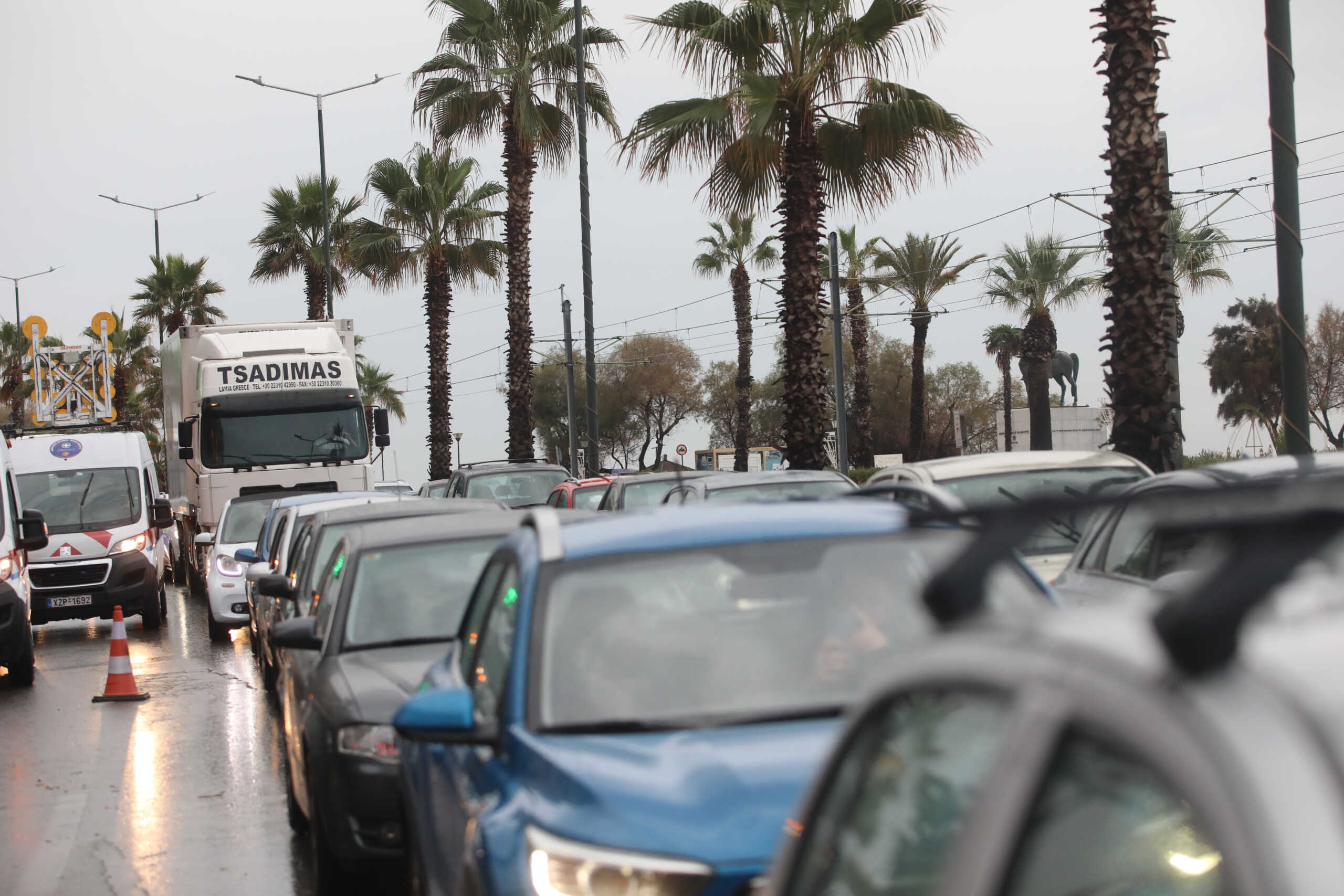 Καιρός αύριο: Βροχερό σκηνικό με μικρή πτώση θερμοκρασίας