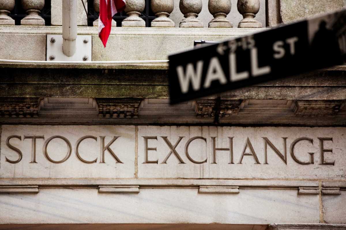 Απώλειες για τους 3 δείκτες στην Wall Street – Πτώση και για το πετρέλαιο  