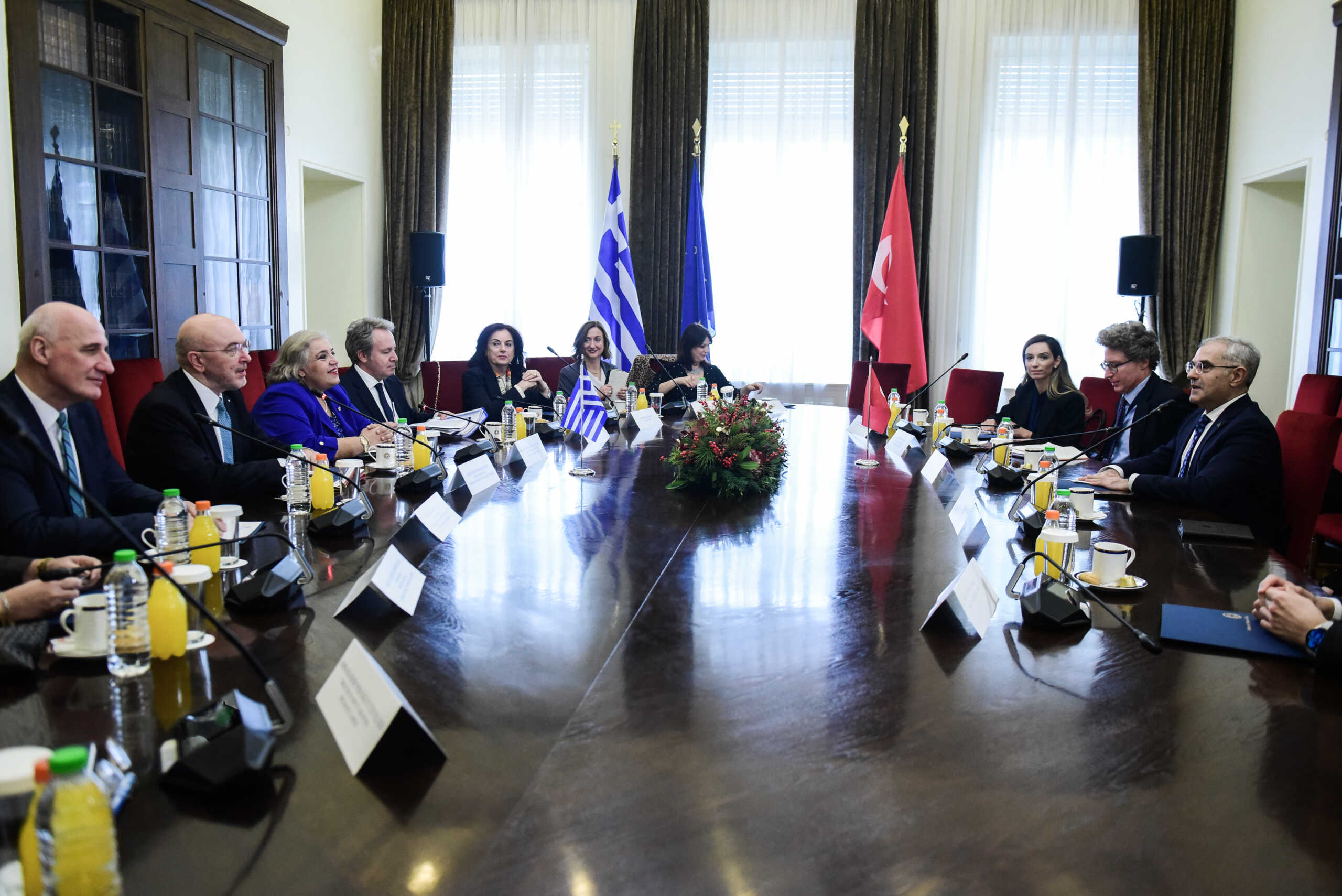 Συνάντηση των υφυπουργών Εξωτερικών Κώστα Φραγκογιάννη και Αλεξάνδρας Παπαδοπούλου με τον υφυπουργό Εξωτερικών της Τουρκίας Burak Akcapar, Πέμπτη 7 Δεκεμβρίου 2023. 
(POOL