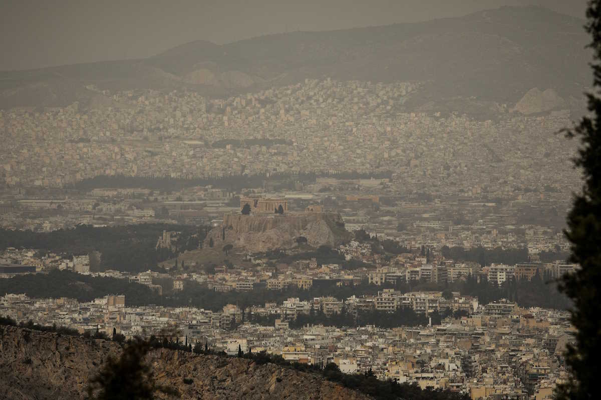 Αφρικανική σκόνη: Οι συνέπειες στην υγεία, οι τρόποι προστασίας και οι πιο ευπαθείς ομάδες