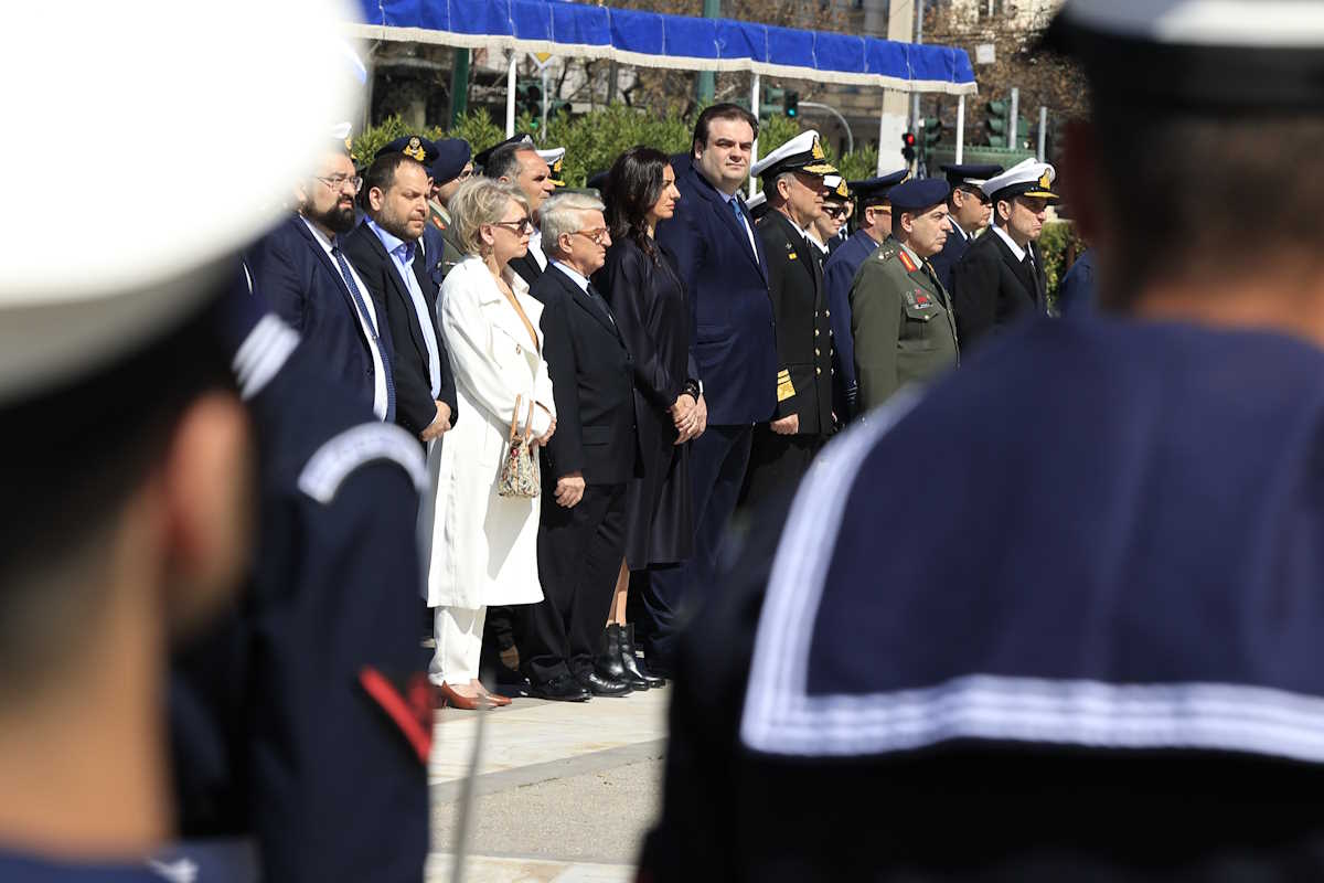 Παρέλαση μαθητών, σπουδαστών, προσκόπων και οδηγών μπροστά από το Μνημείο του Άγνωστου Στρατιώτη στην Αθήνα για την εθνική επέτειο της 25ης Μαρτίου στην Αθήνα, Κυριακή 24 Μαρτίου 2024. 
(ΓΙΩΡΓΟΣ ΚΟΝΤΑΡΙΝΗΣ