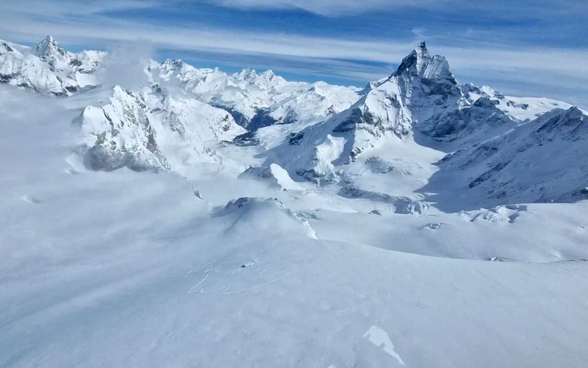 Ελβετία: Σταμάτησαν οι έρευνες για την 28χρονη σκιέρ στις Άλπεις – Ανήκε στην ομάδα των 5 που πάγωσαν μέχρι θανάτου
