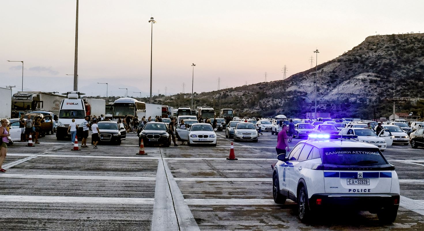 Διακοπή κυκλοφορίας στην Αθηνών – Κορίνθου λόγω πυρκαγιάς σε αυτοκίνητο