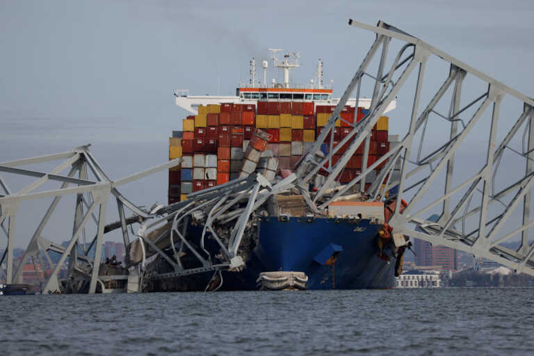 Το πλοίο είχε εκπέμψει sos πριν πέσει πάνω στη γέφυρα στη Βαλτιμόρη - «Το πλήρωμα έσωσε ζωές»