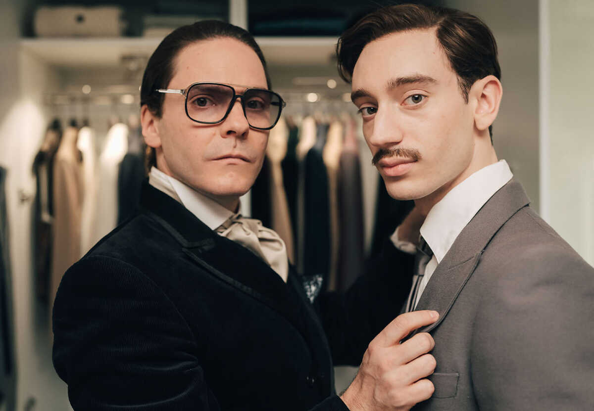 Το Disney+ αποκάλυψε τις πρώτες εικόνες από το «Becoming Karl Lagerfeld»