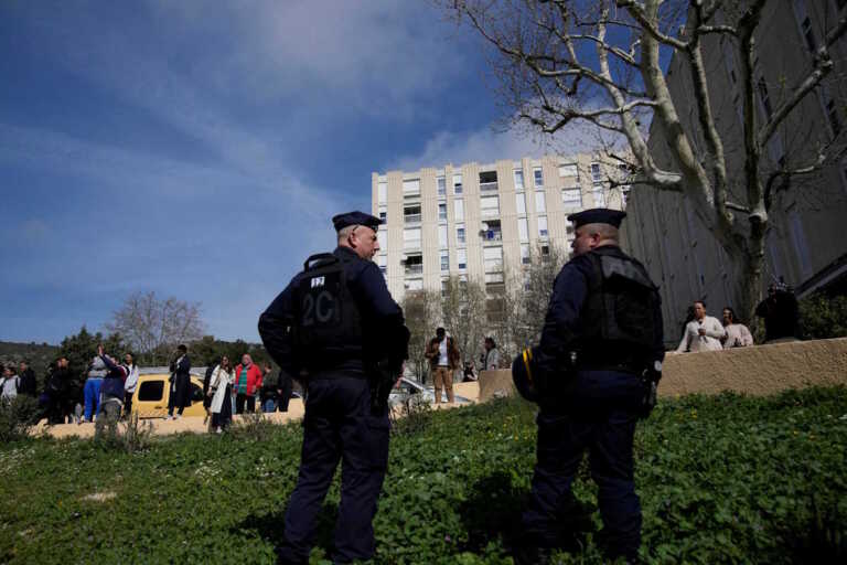 Σοκ στη Γαλλία - 8χρονος μαθητής πήγε σχολείο με μαχαίρια και απειλούσε να σκοτώσει τη δασκάλα