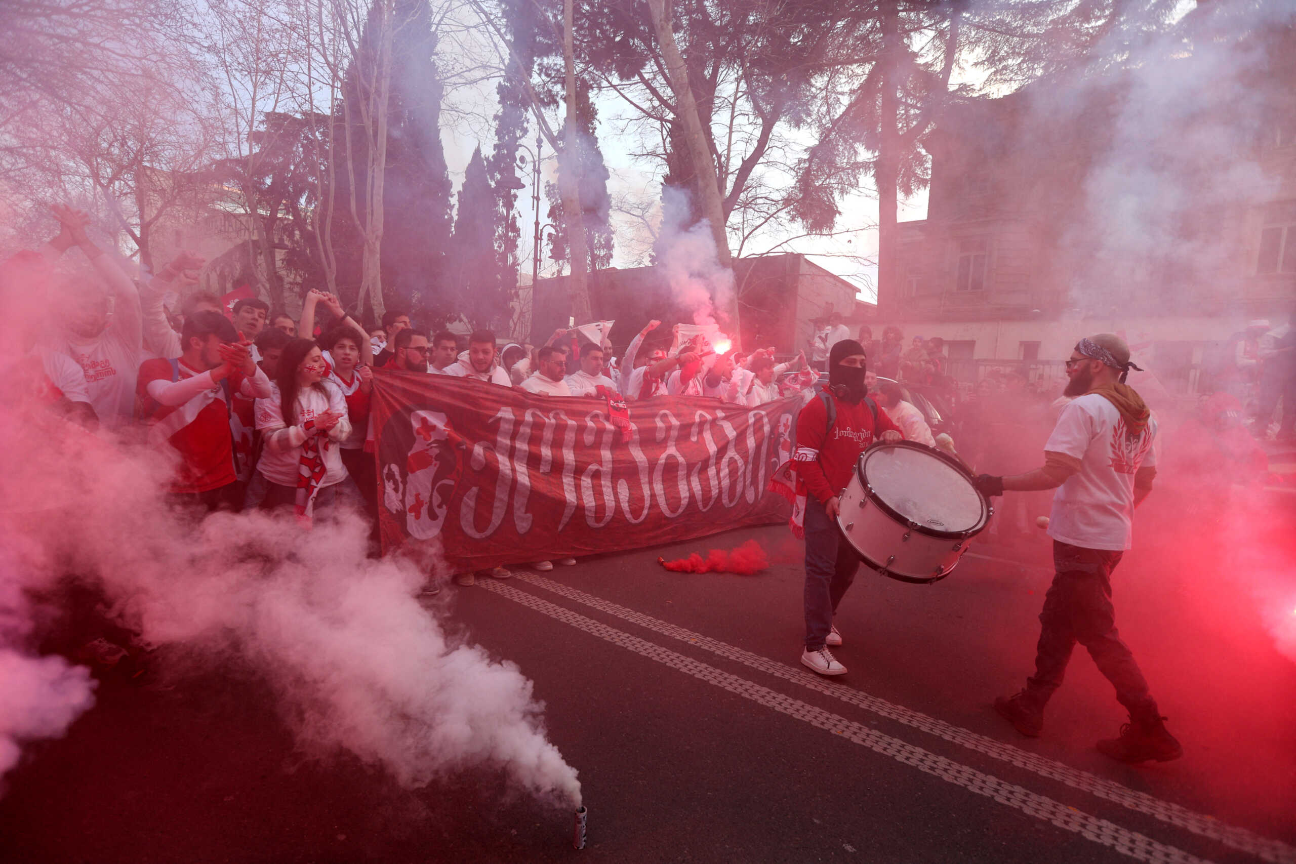 Γεωργία – Ελλάδα: Χαμός στους δρόμους της Τιφλίδας πριν τον τελικό πρόκρισης στο Euro 2024