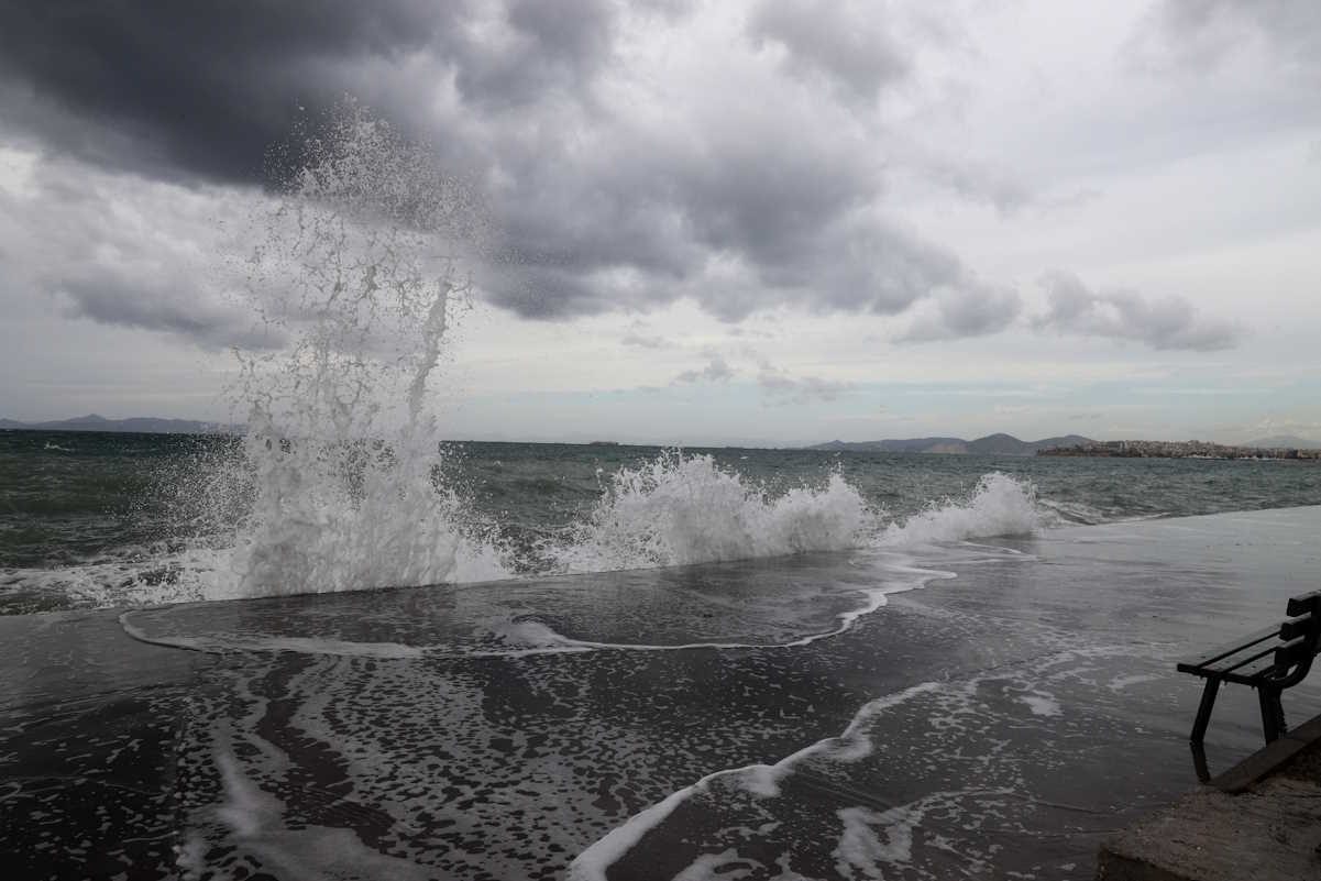 ΚΑΚΟΚΑΙΡΙΑ ΚΥΜΑΤΑ ΣΤΗ ΠΑΡΑΛΙΑ ΤΟΥ ΦΑΛΗΡΟΥ (ΓΙΑΝΝΗΣ ΠΑΝΑΓΟΠΟΥΛΟΣ