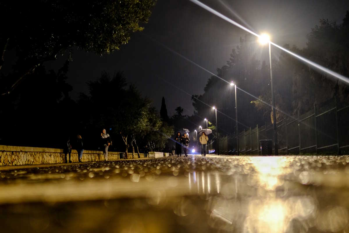 ΒΡΟΧΕΡΗ ΒΡΑΔΙΑ ΣΤΗΝ ΑΘΗΝΑ.ΦΩΤΟΓΡΑΦΙΑ ΑΝΤΩΝΗΣ ΝΙΚΟΛΟΠΟΥΛΟΣ