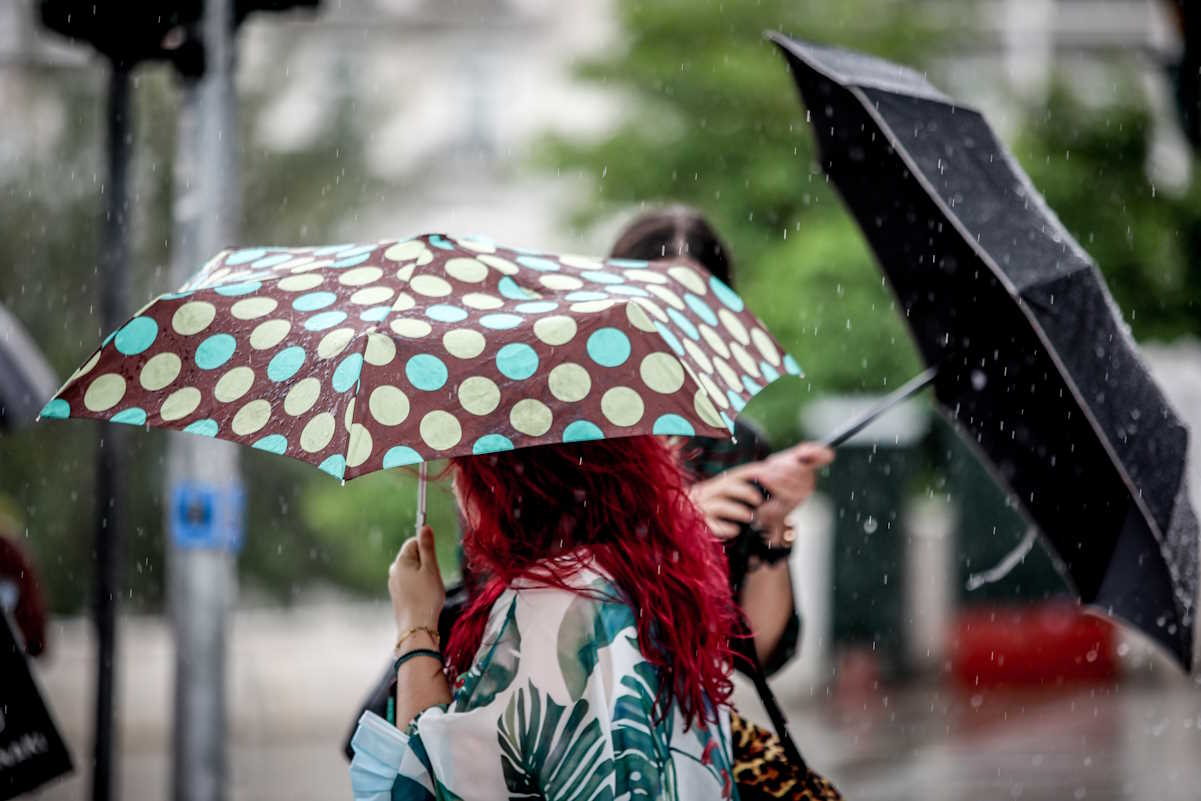 Καιρός σήμερα: Λασποβροχές και καταιγίδες σε δυτική, κεντρική και βόρεια Ελλάδα – Αναλυτική πρόγνωση