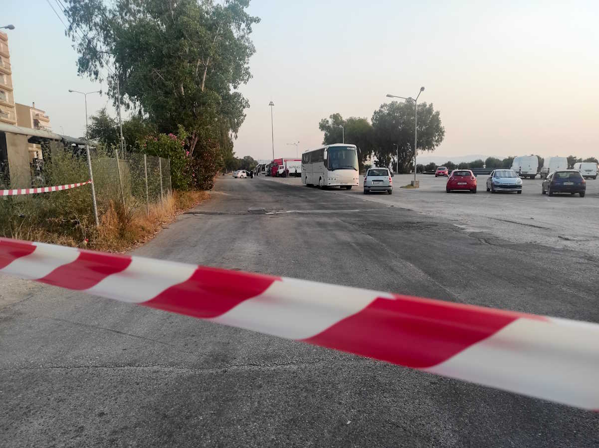 Άνδρας απειλεί αστυνομικούς με καραμπίνα και φιάλη υγραερίου στην Πάτρα. Δευτέρα 25 Ιουλίου 2022  (ΔΗΜΗΤΡΗΣ ΧΡΙΣΤΟΔΟΥΛΟΥ